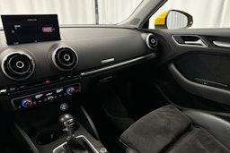 keltainen Audi A3 2016 kuva 16.