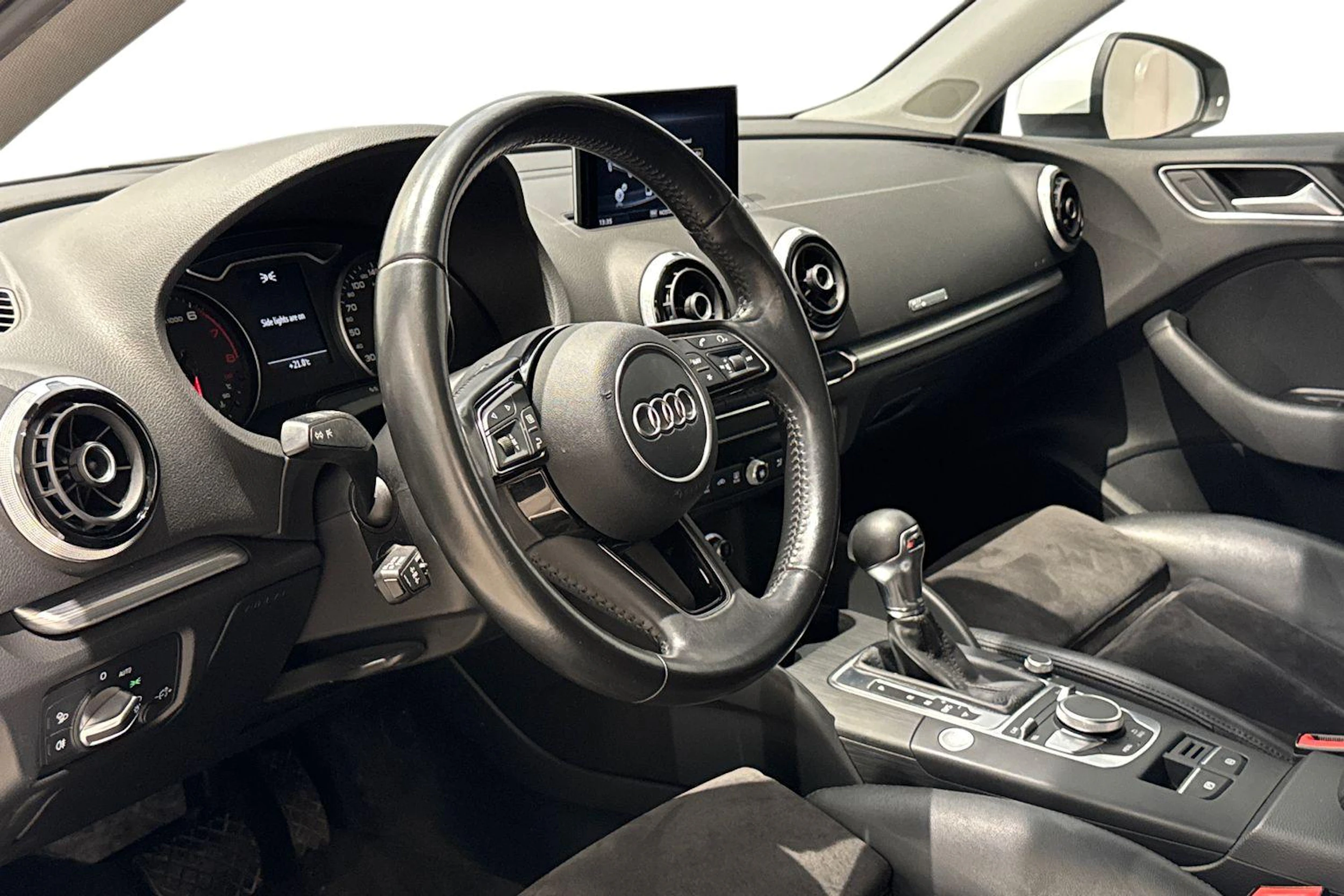 valkoinen Audi A3 2016 kuva 6.