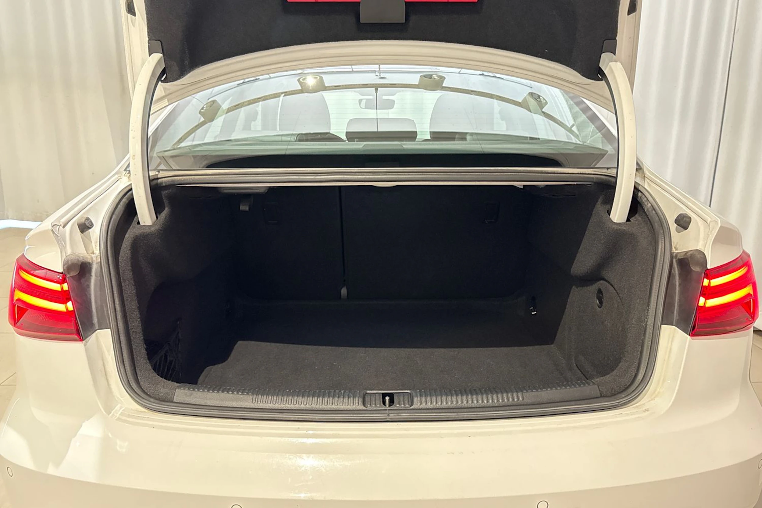valkoinen Audi A3 2016 kuva 13.