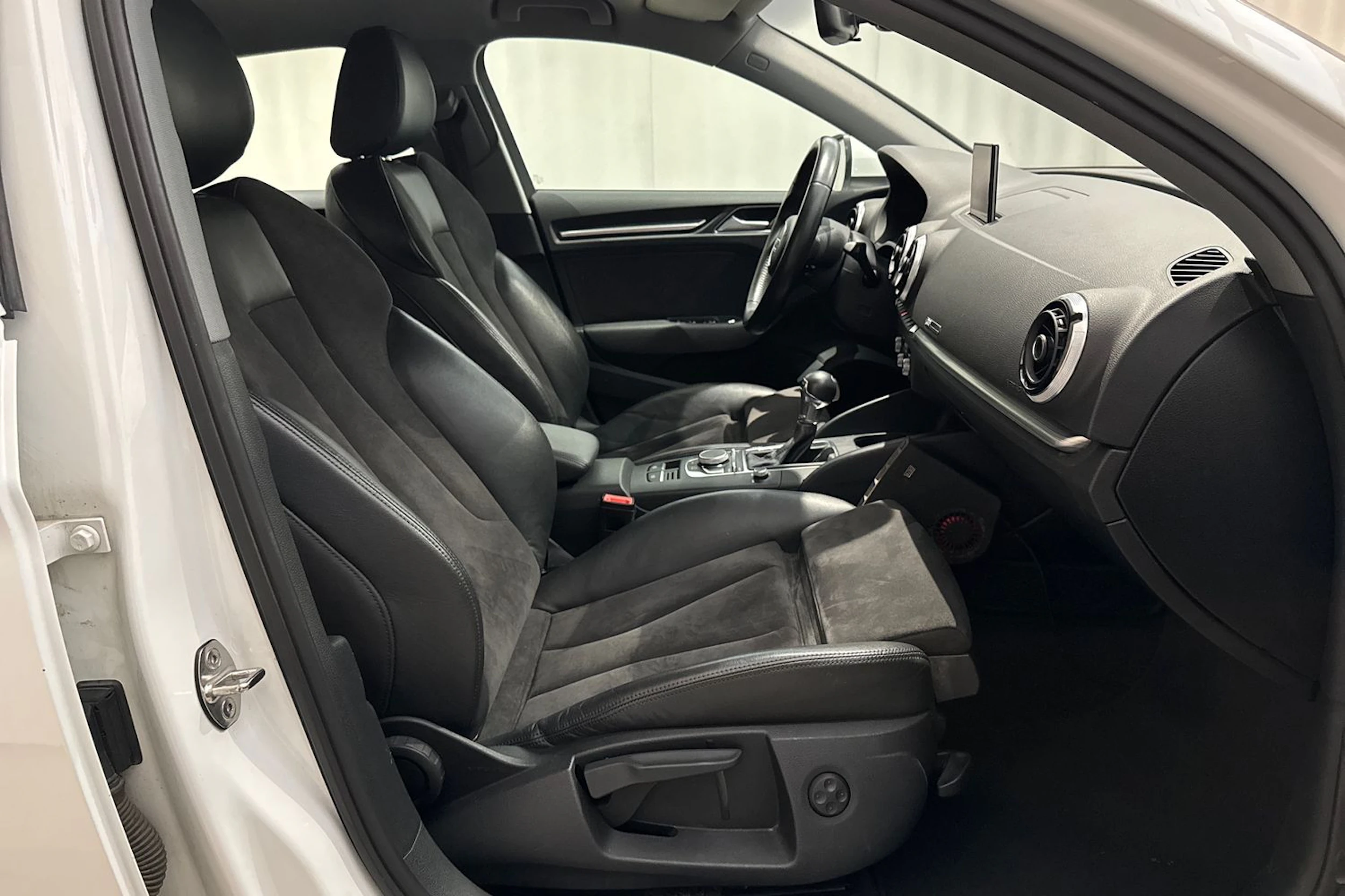 valkoinen Audi A3 2016 kuva 14.