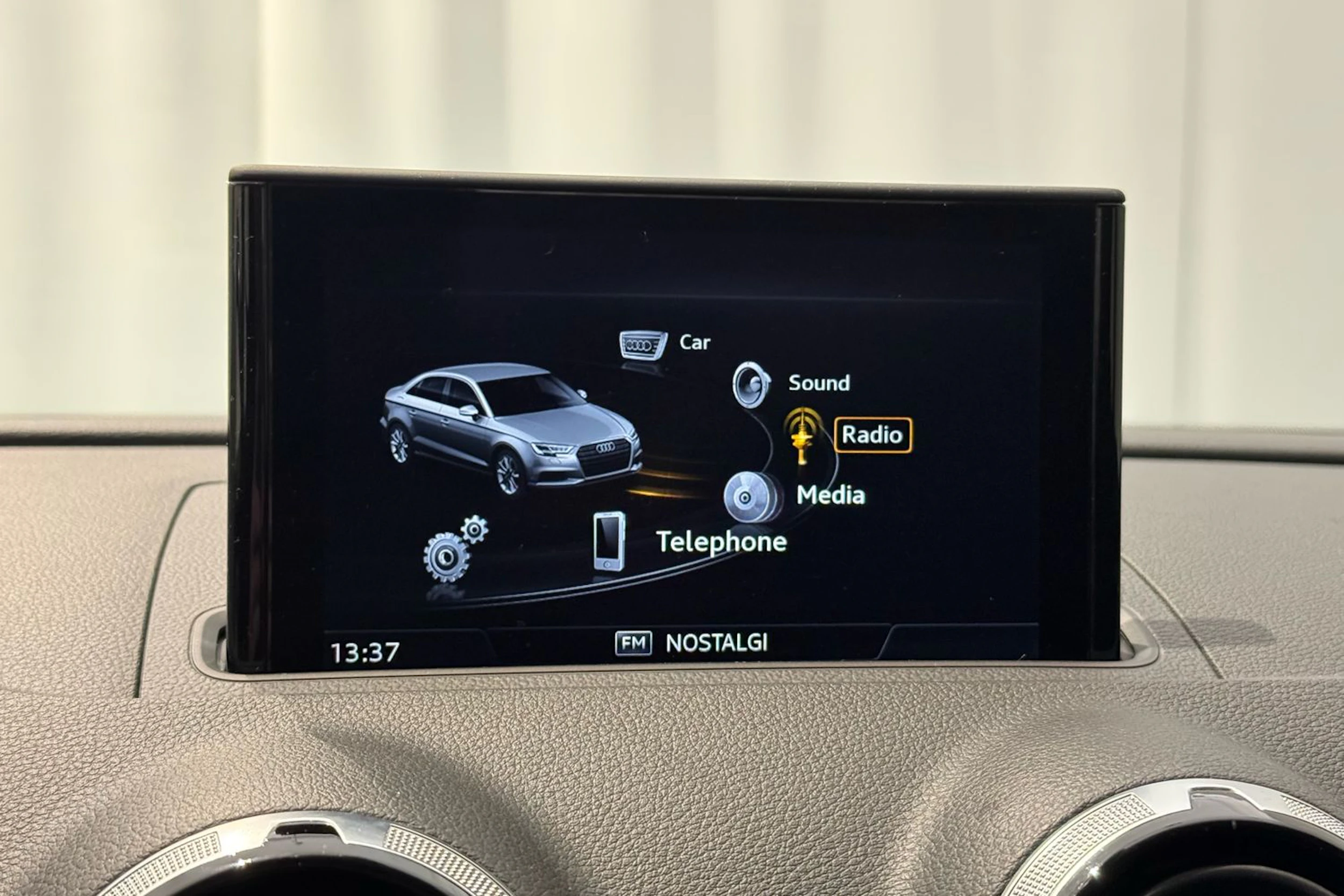 valkoinen Audi A3 2016 kuva 18.