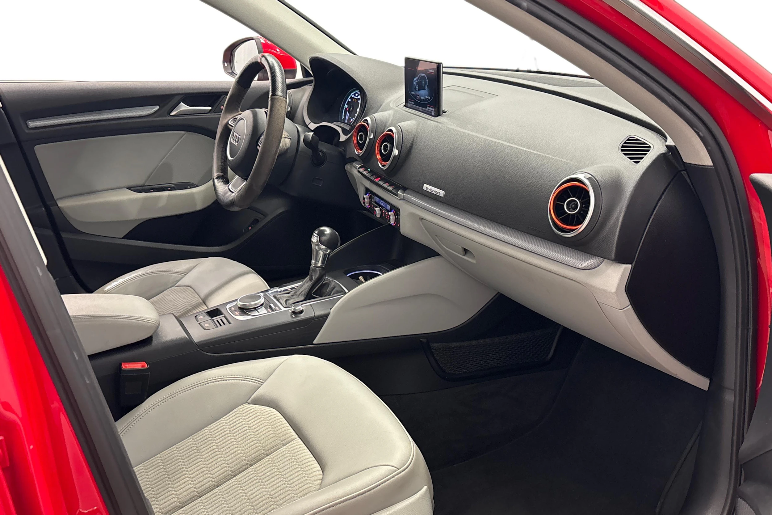 punainen Audi A3 2016 kuva 8.