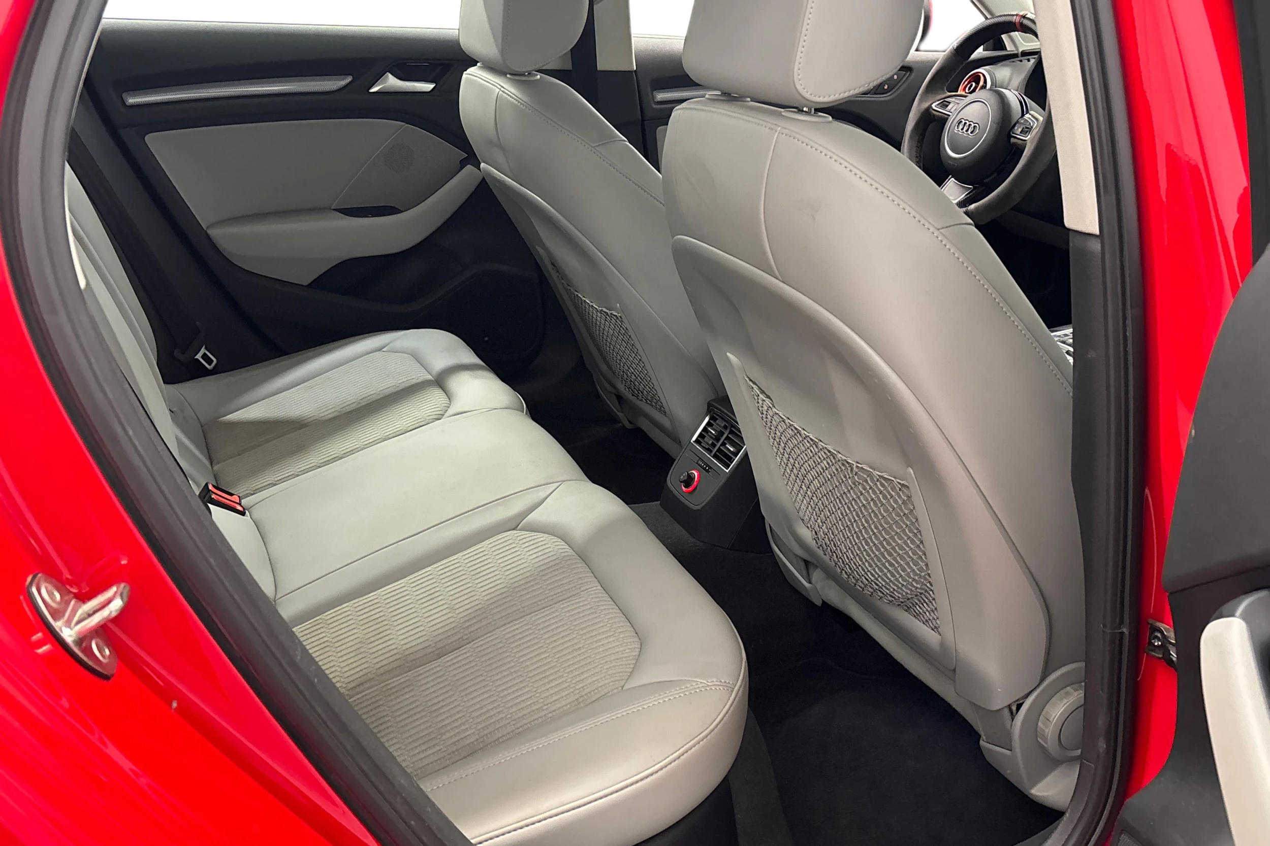 punainen Audi A3 2016 kuva 9.