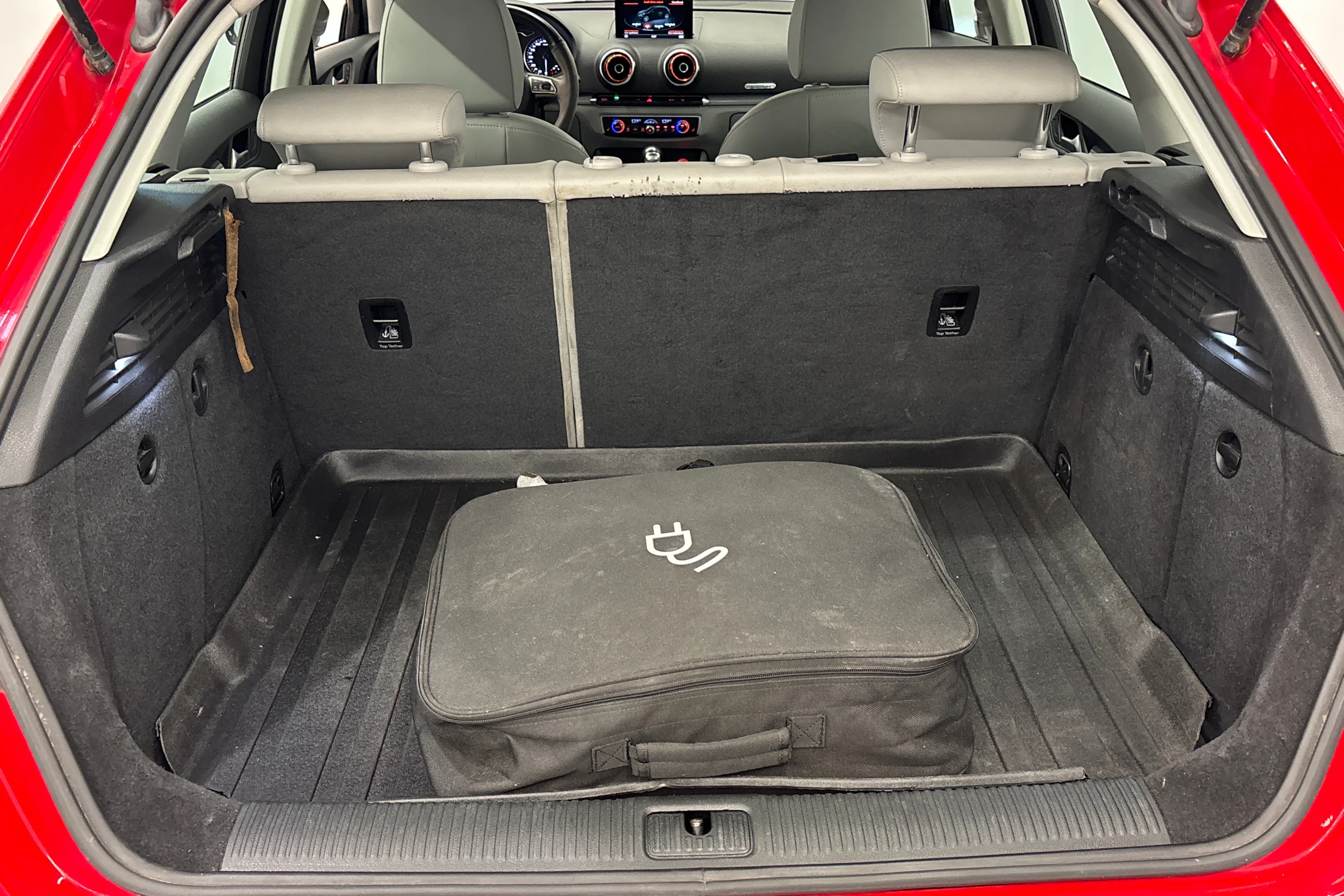 punainen Audi A3 2016 kuva 11.