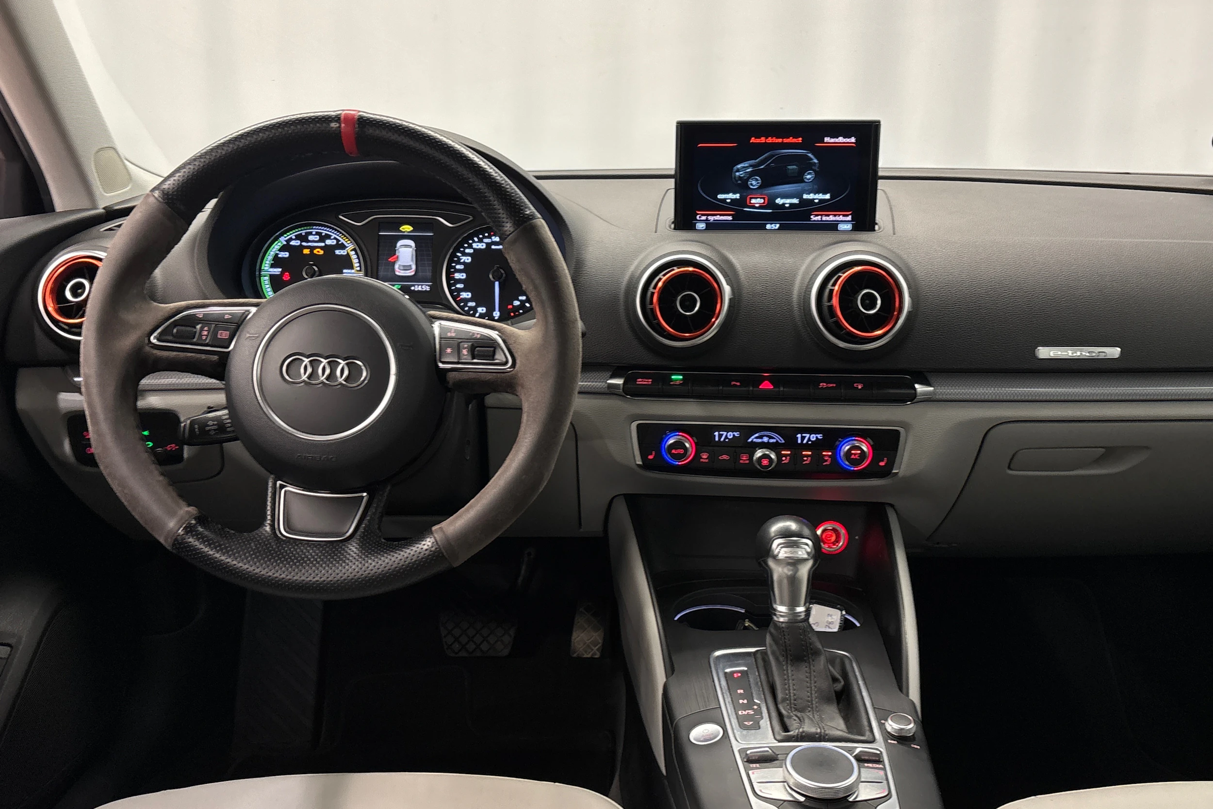 punainen Audi A3 2016 kuva 12.