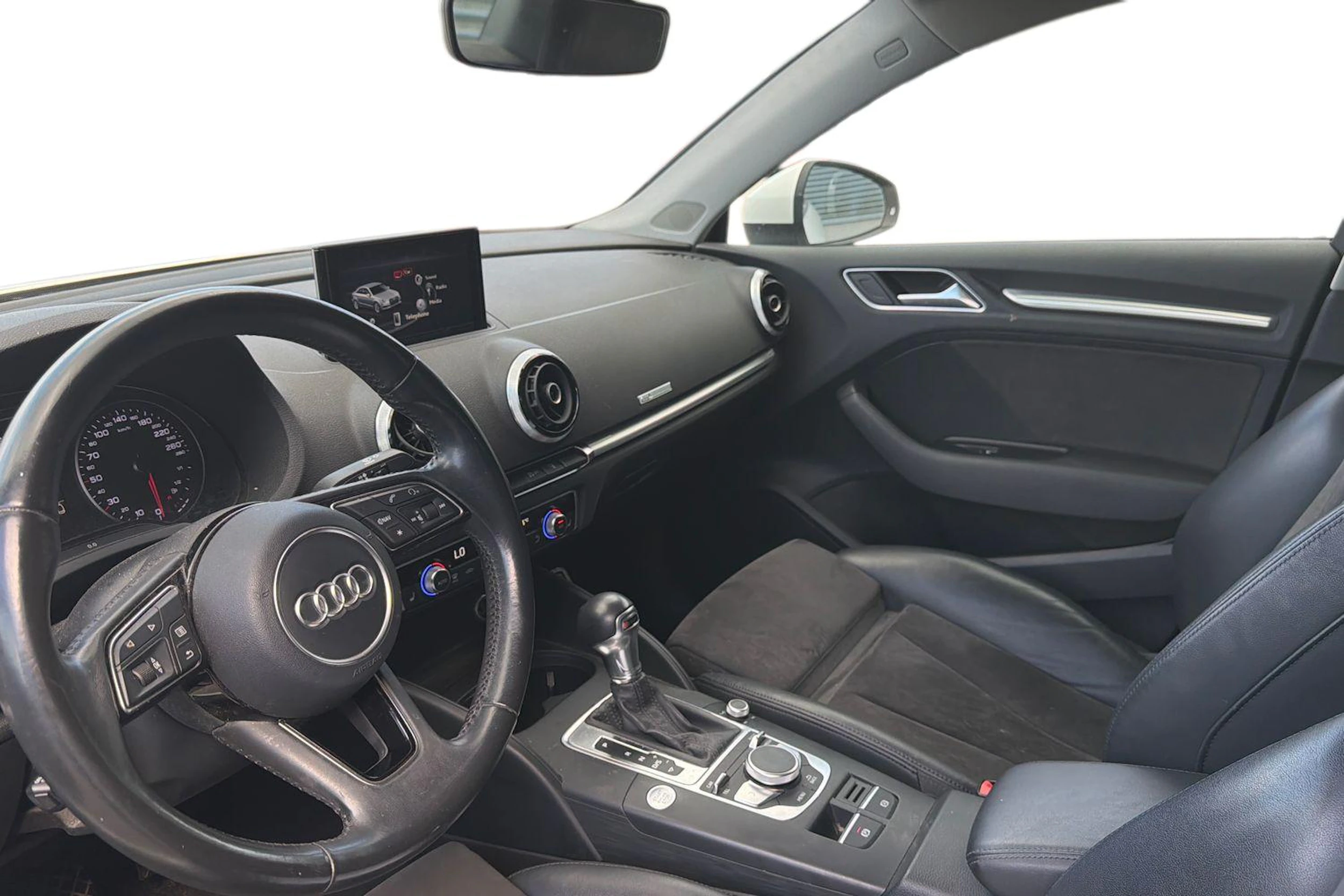 Valkoinen Audi A3 2016 kuva 3.