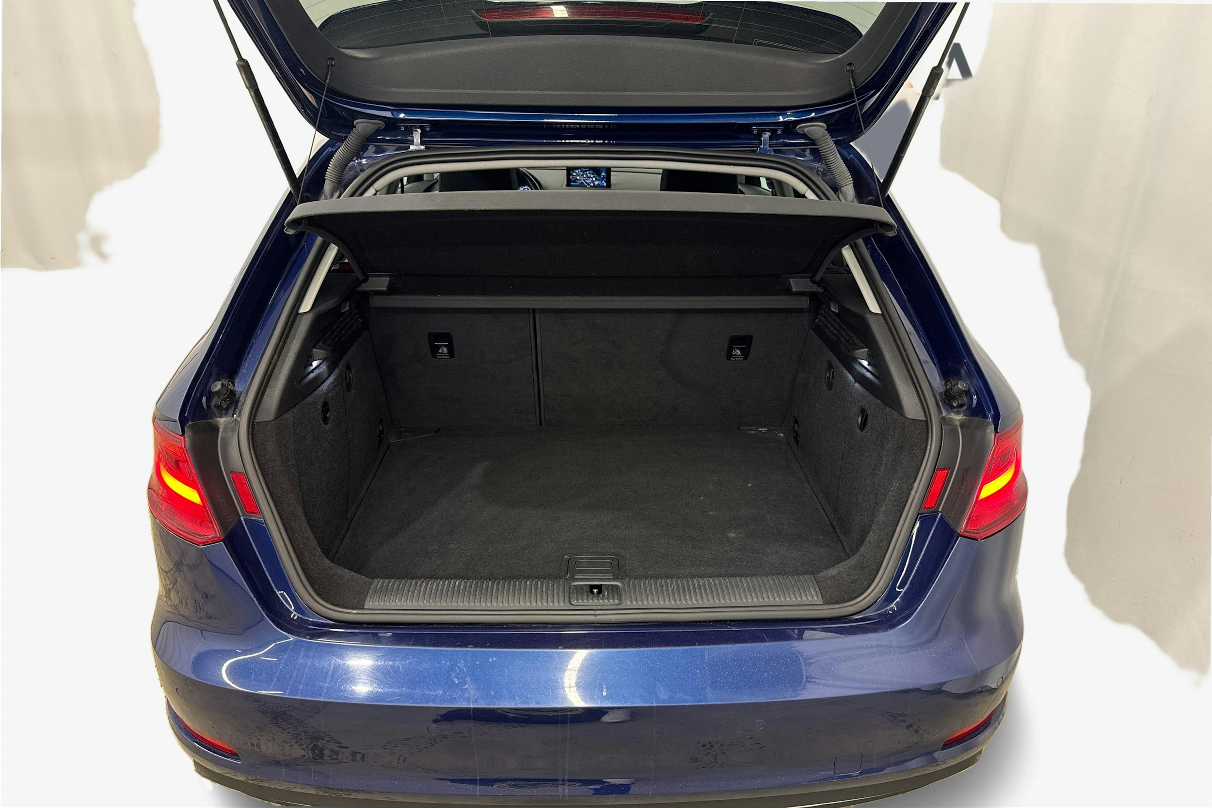 sininen Audi A3 2016 kuva 11.