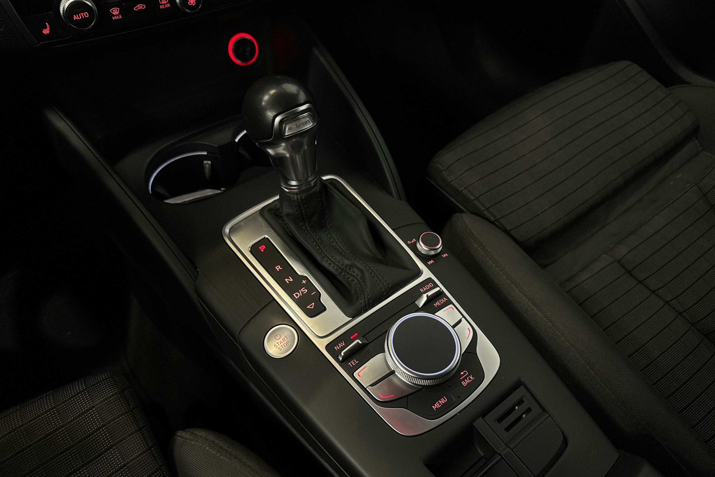 sininen Audi A3 2016 kuva 19.