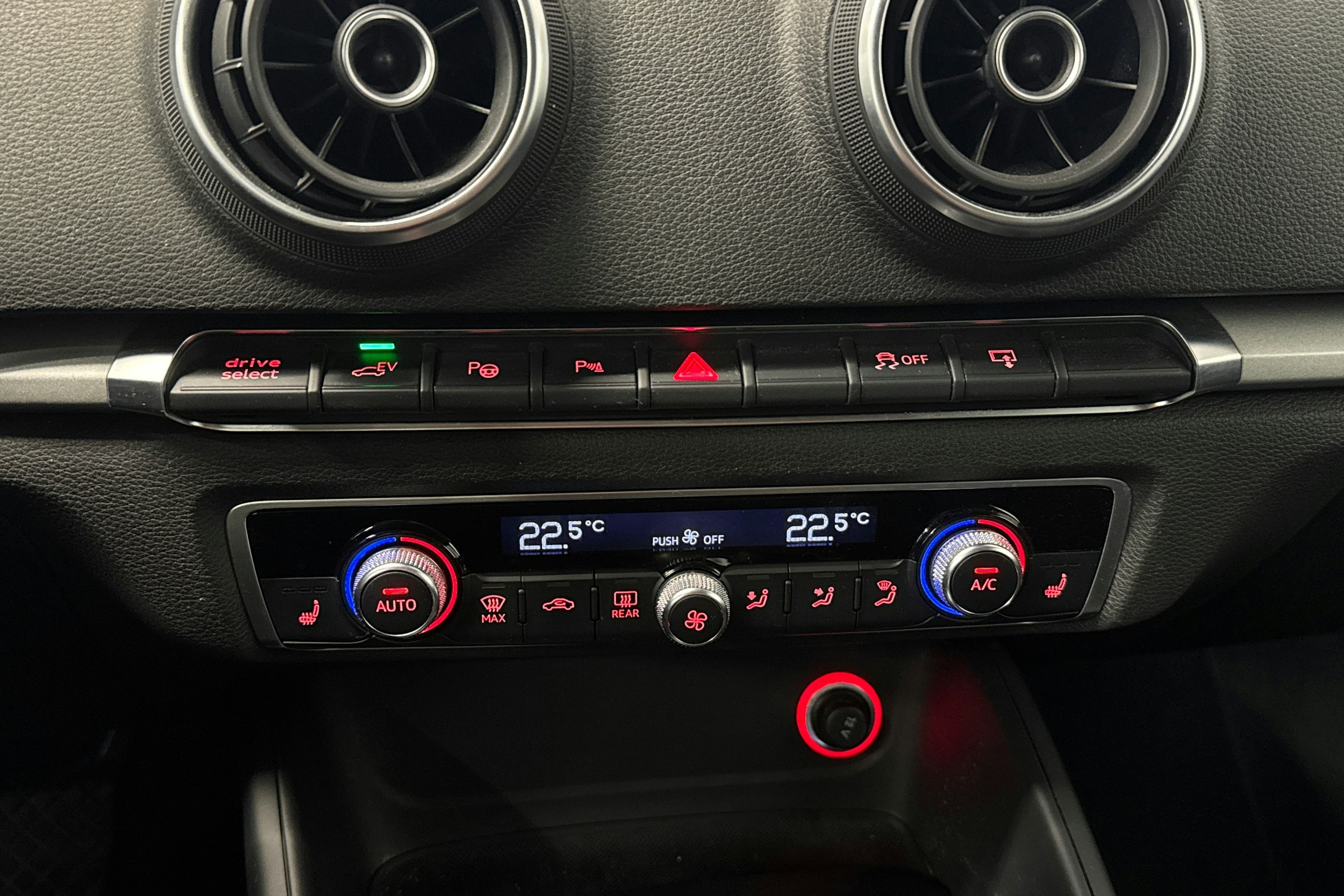 sininen Audi A3 2016 kuva 20.