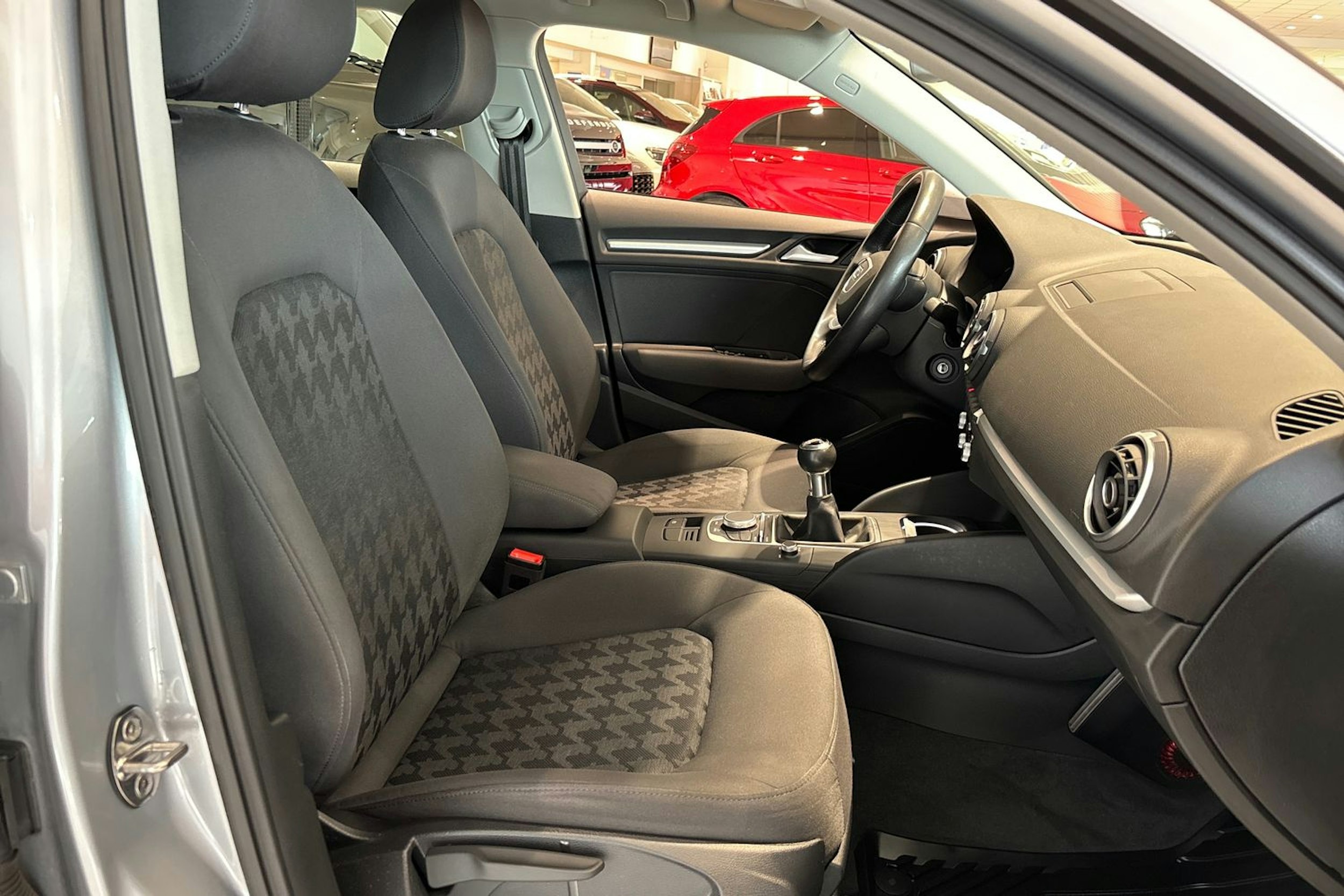 Hopea Audi A3 2016 kuva 29.