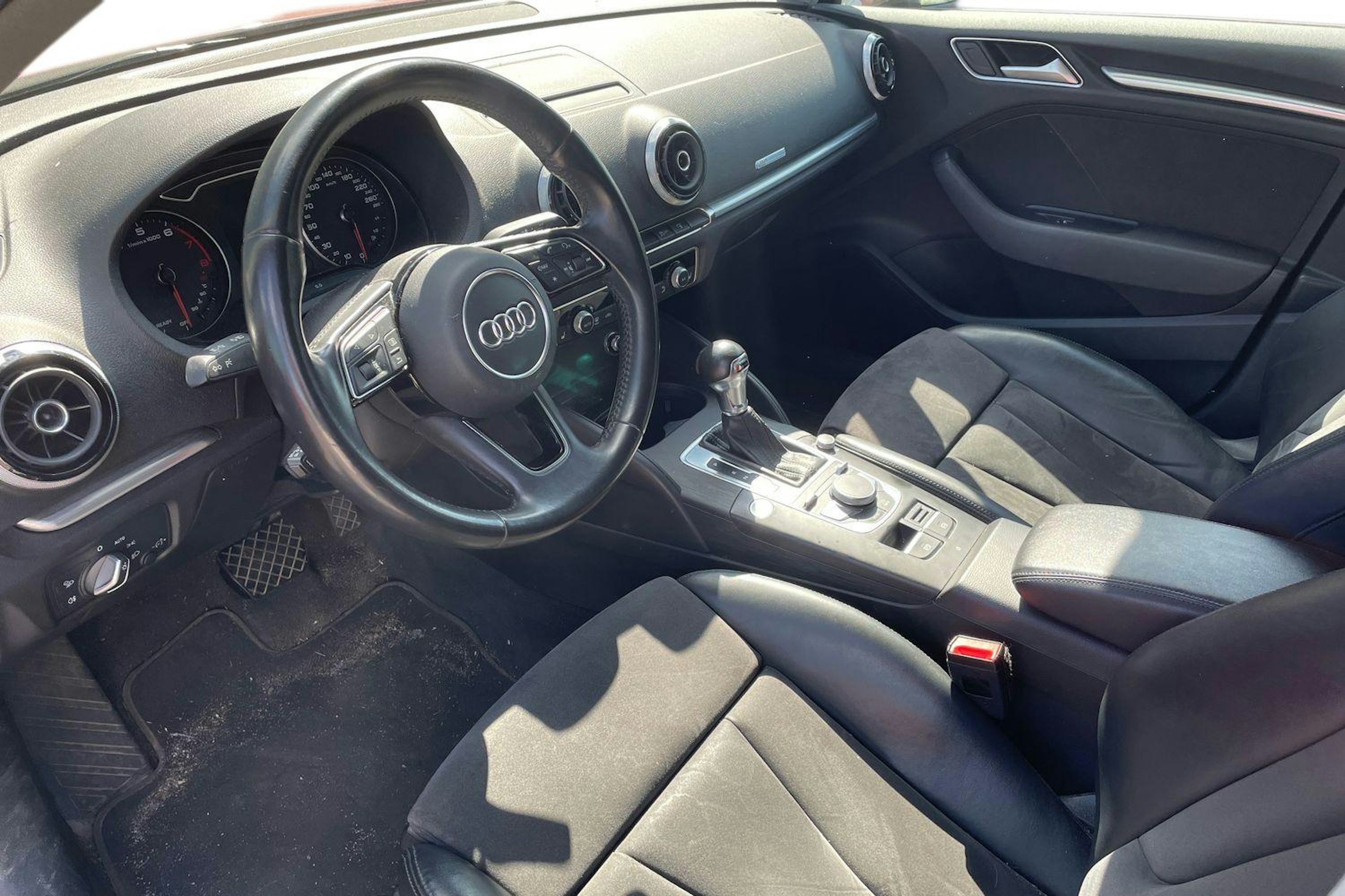 punainen Audi A3 2016 kuva 3.