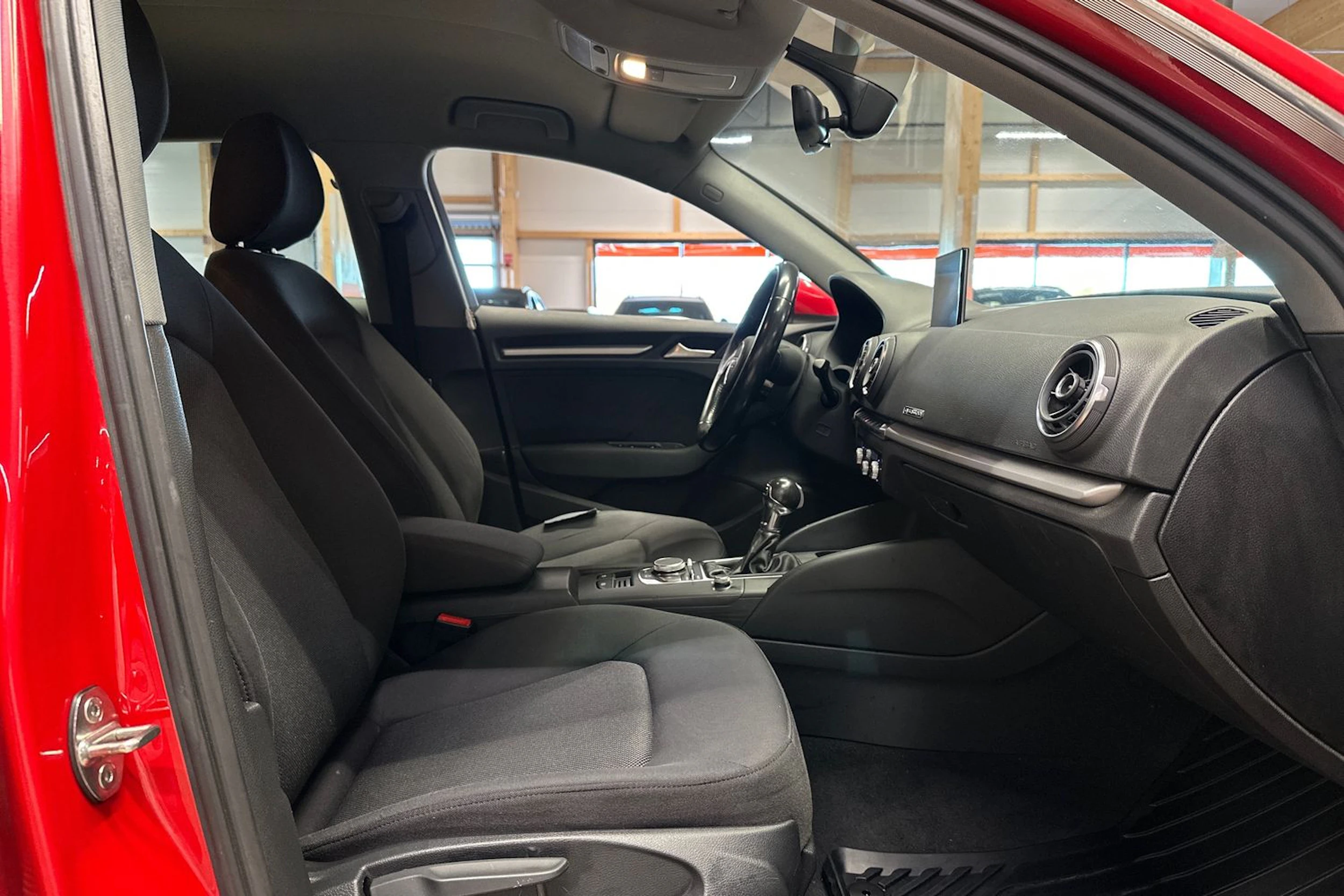 punainen Audi A3 2017 kuva 19.
