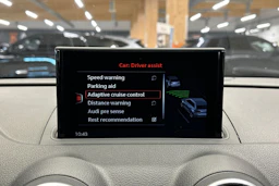 punainen Audi A3 2017 kuva 21.