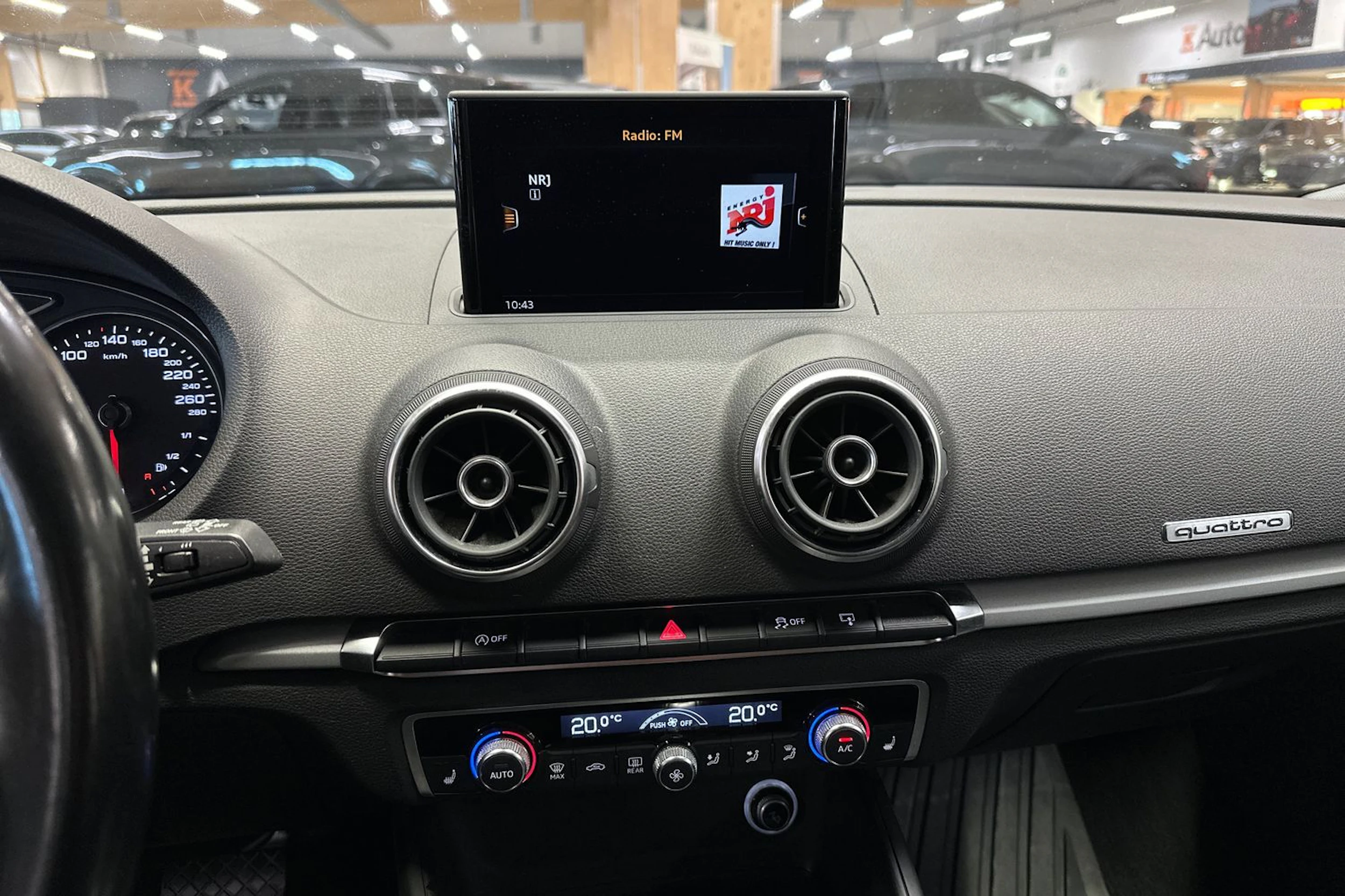 punainen Audi A3 2017 kuva 22.