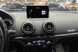 punainen Audi A3 2017 kuva 22.