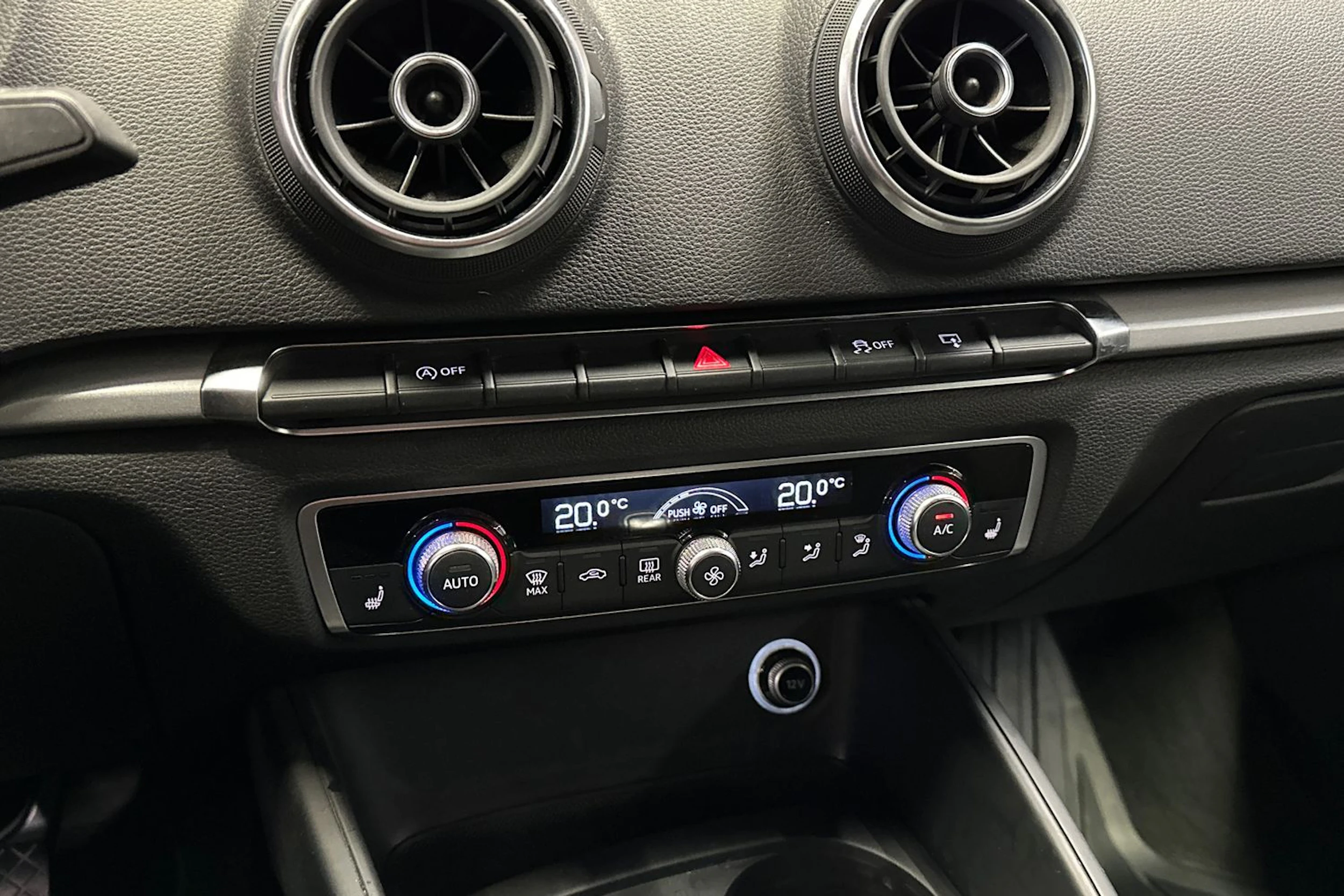 punainen Audi A3 2017 kuva 23.
