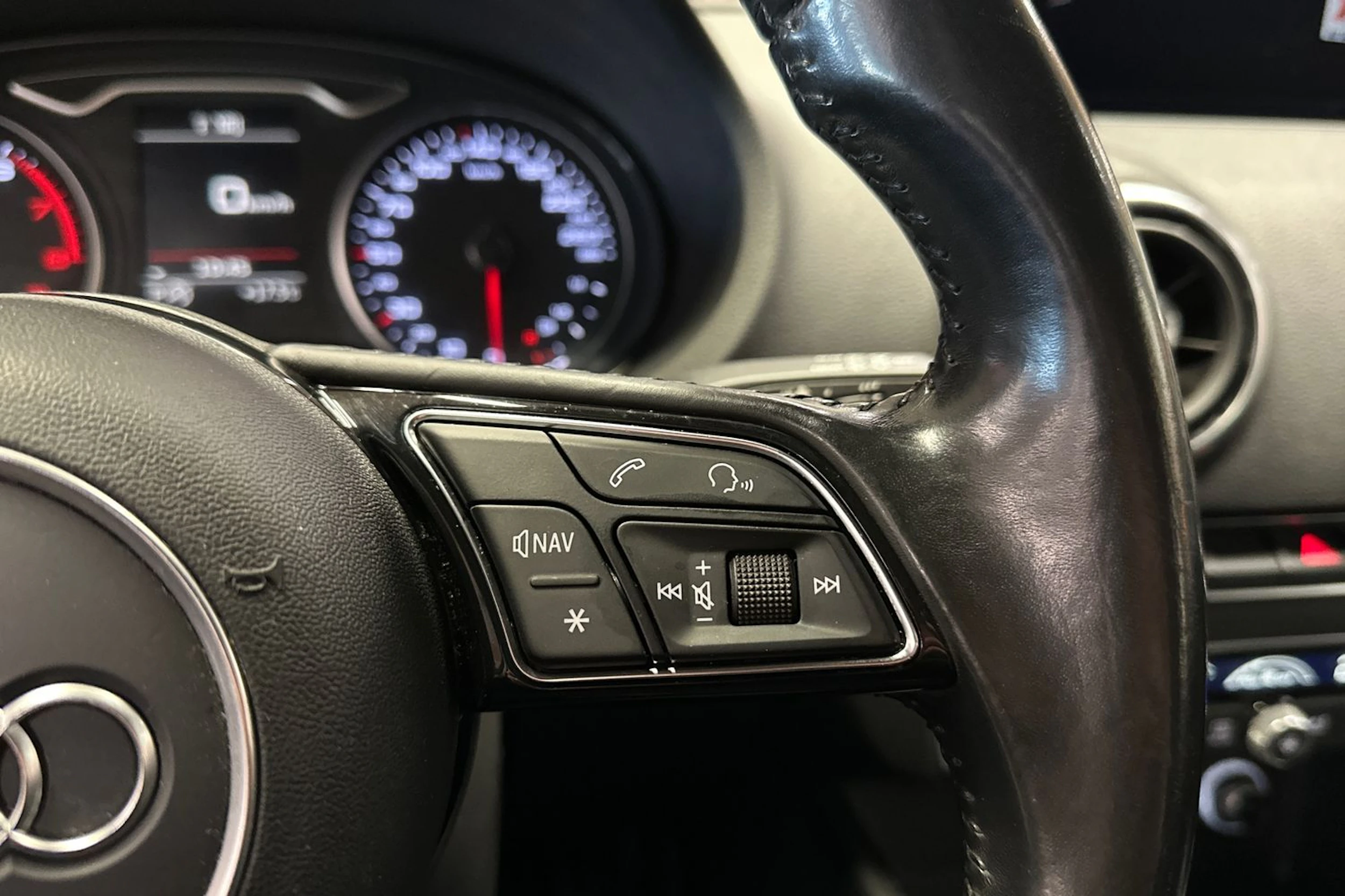 punainen Audi A3 2017 kuva 29.