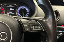 punainen Audi A3 2017 kuva 29.