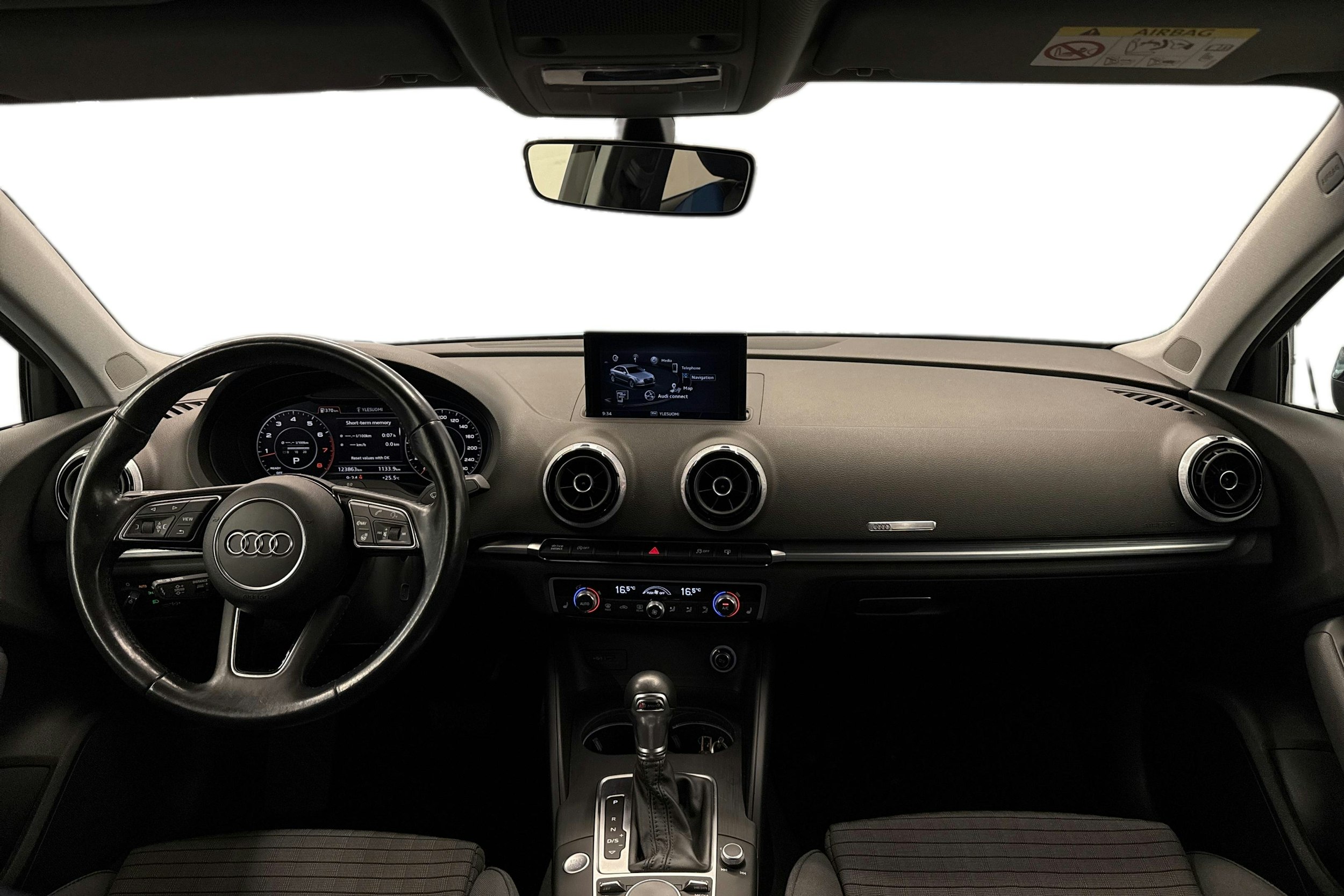 Harmaa Audi A3 2016 kuva 9.