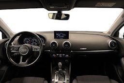 Harmaa Audi A3 2016 kuva 9.