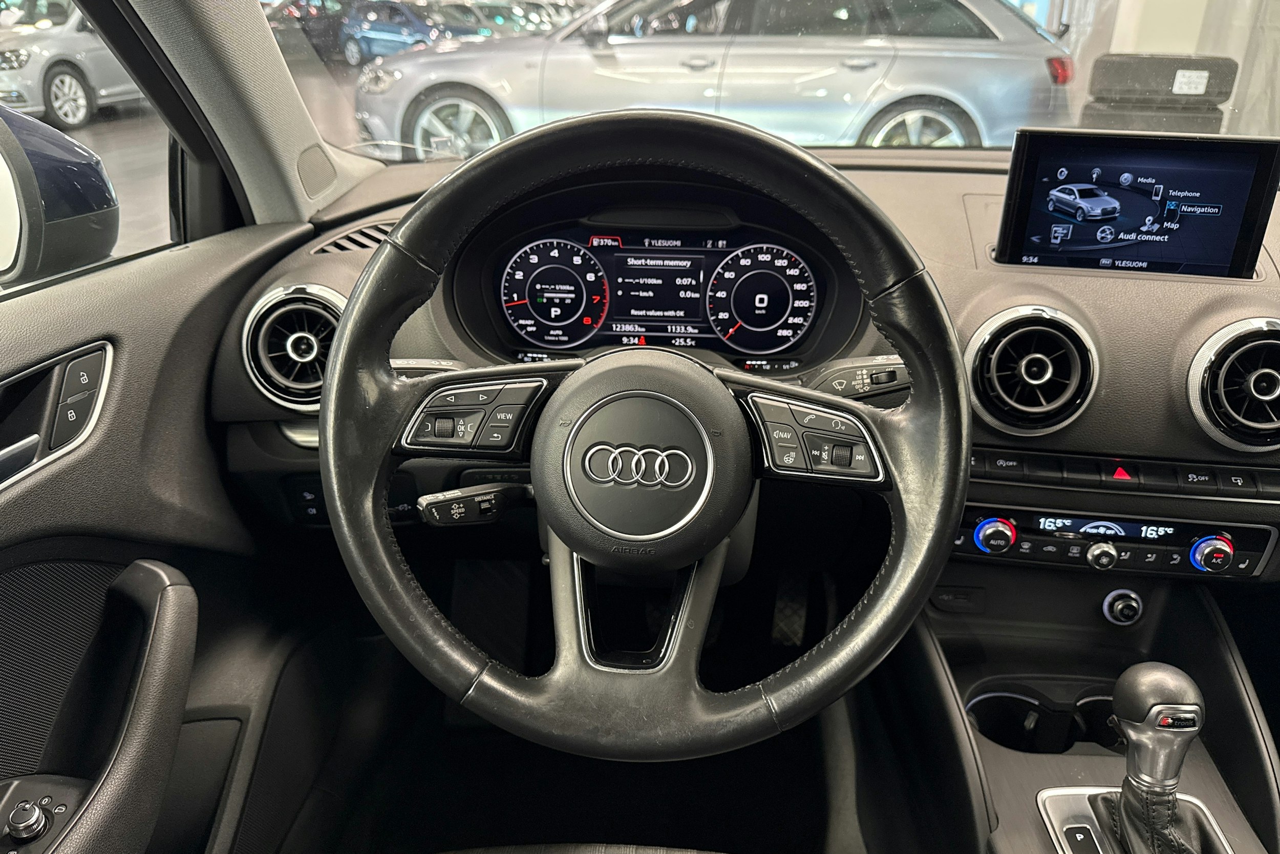 Harmaa Audi A3 2016 kuva 18.