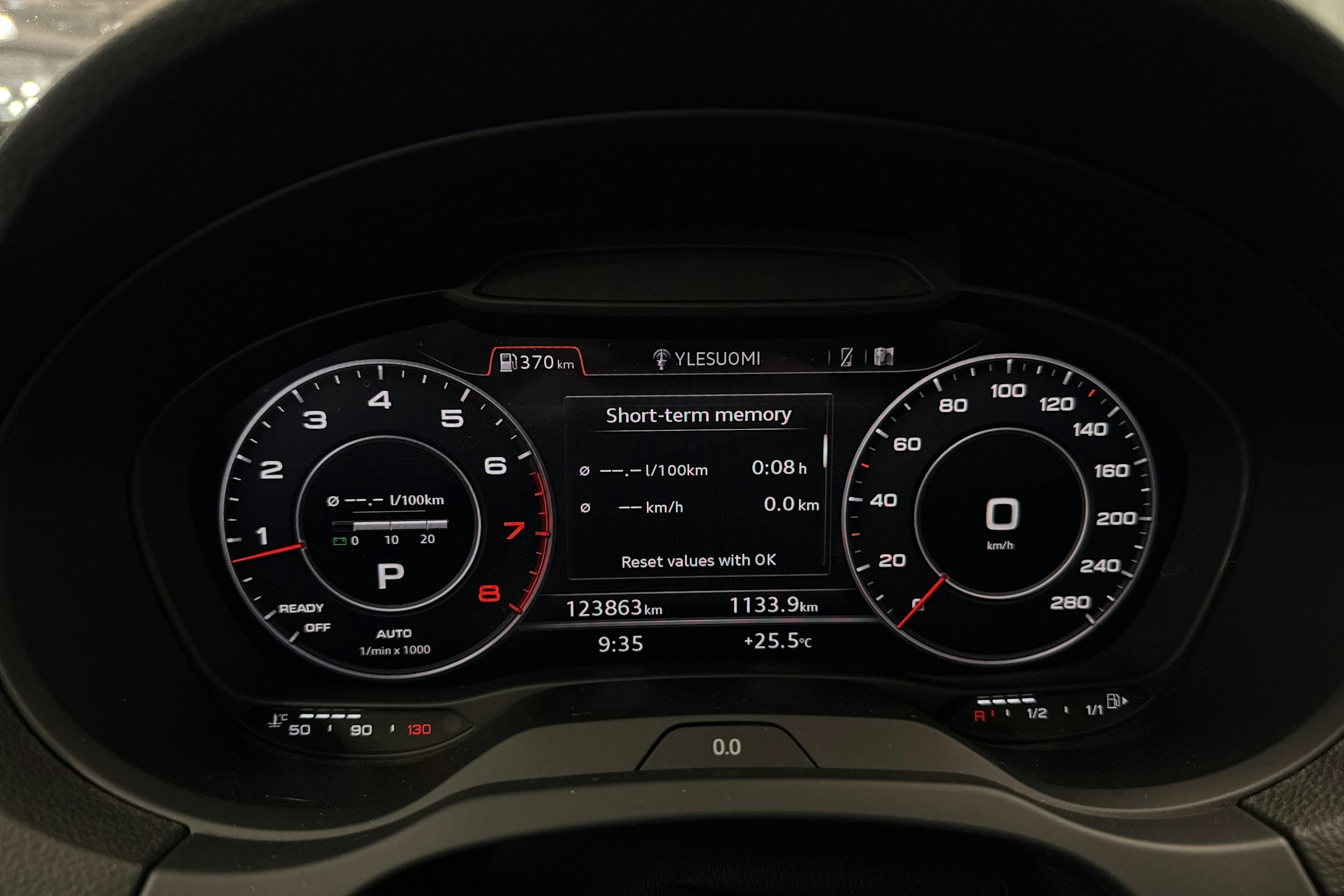 Harmaa Audi A3 2016 kuva 19.