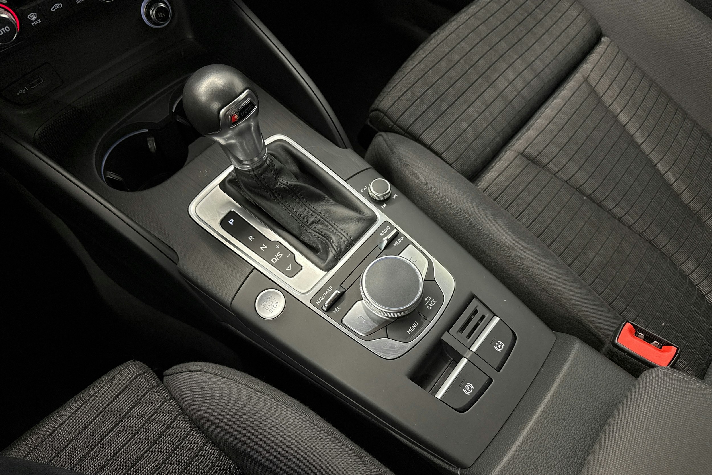 Harmaa Audi A3 2016 kuva 25.