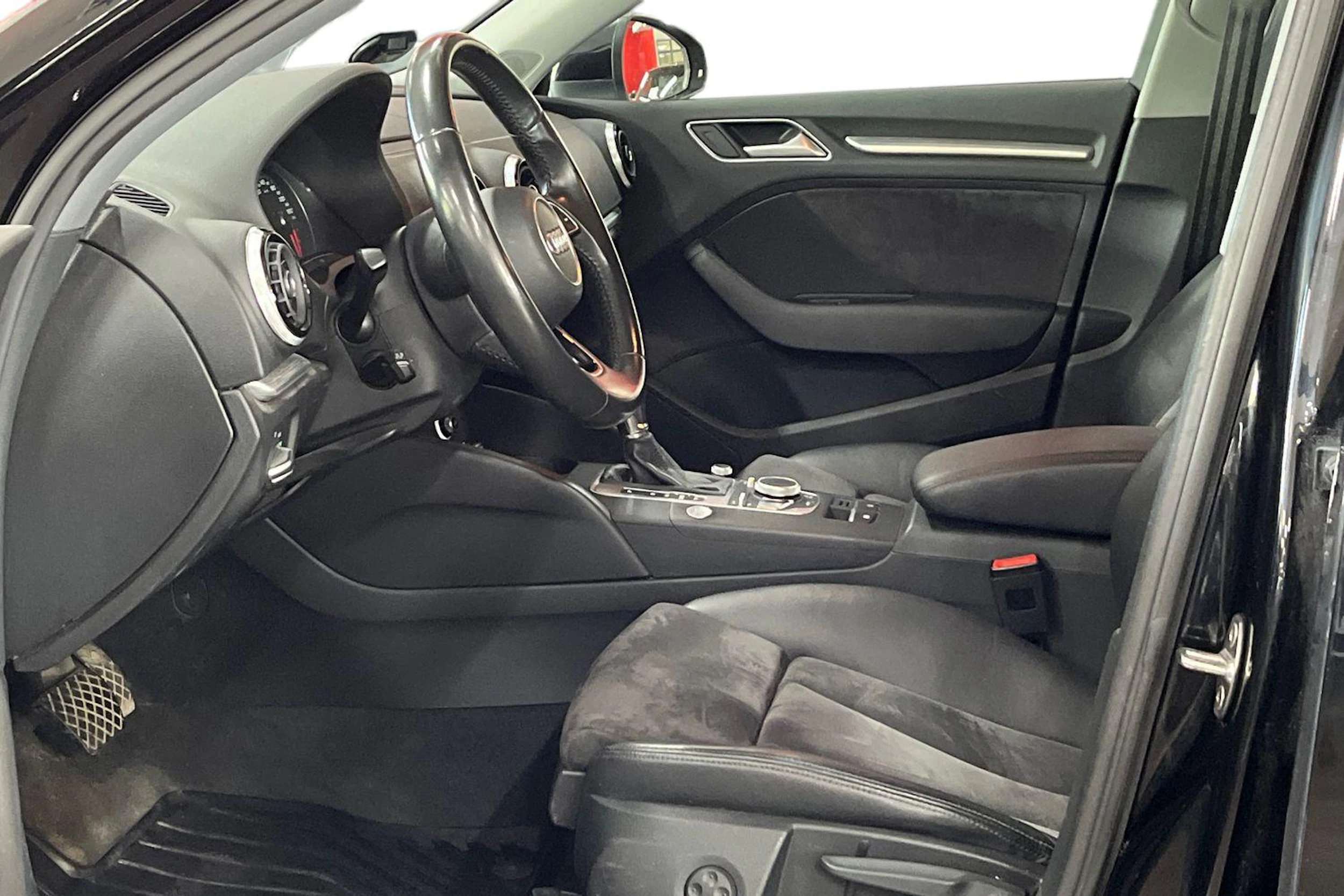 Musta Audi A3 2017 kuva 6.