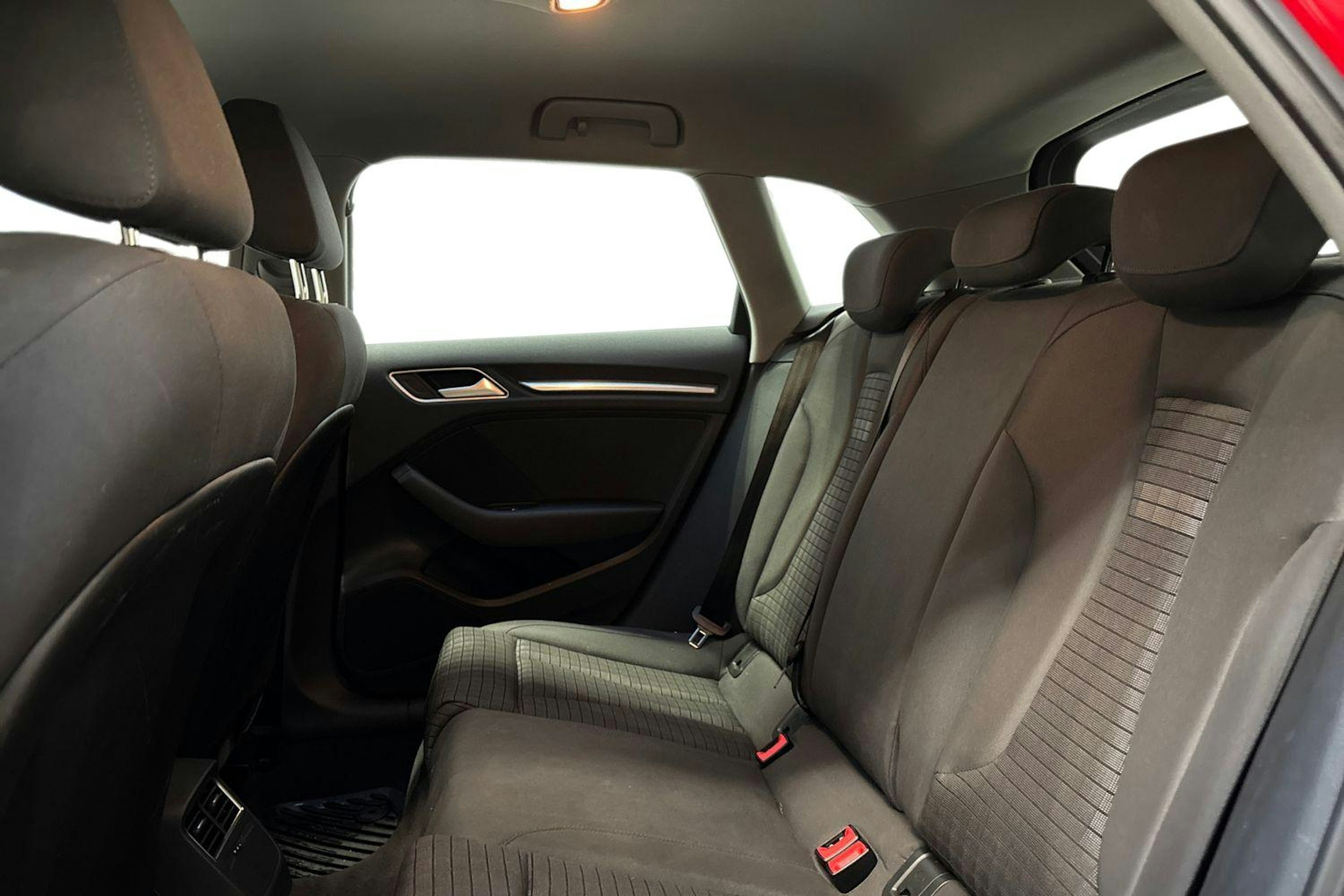 punainen Audi A3 2017 kuva 10.