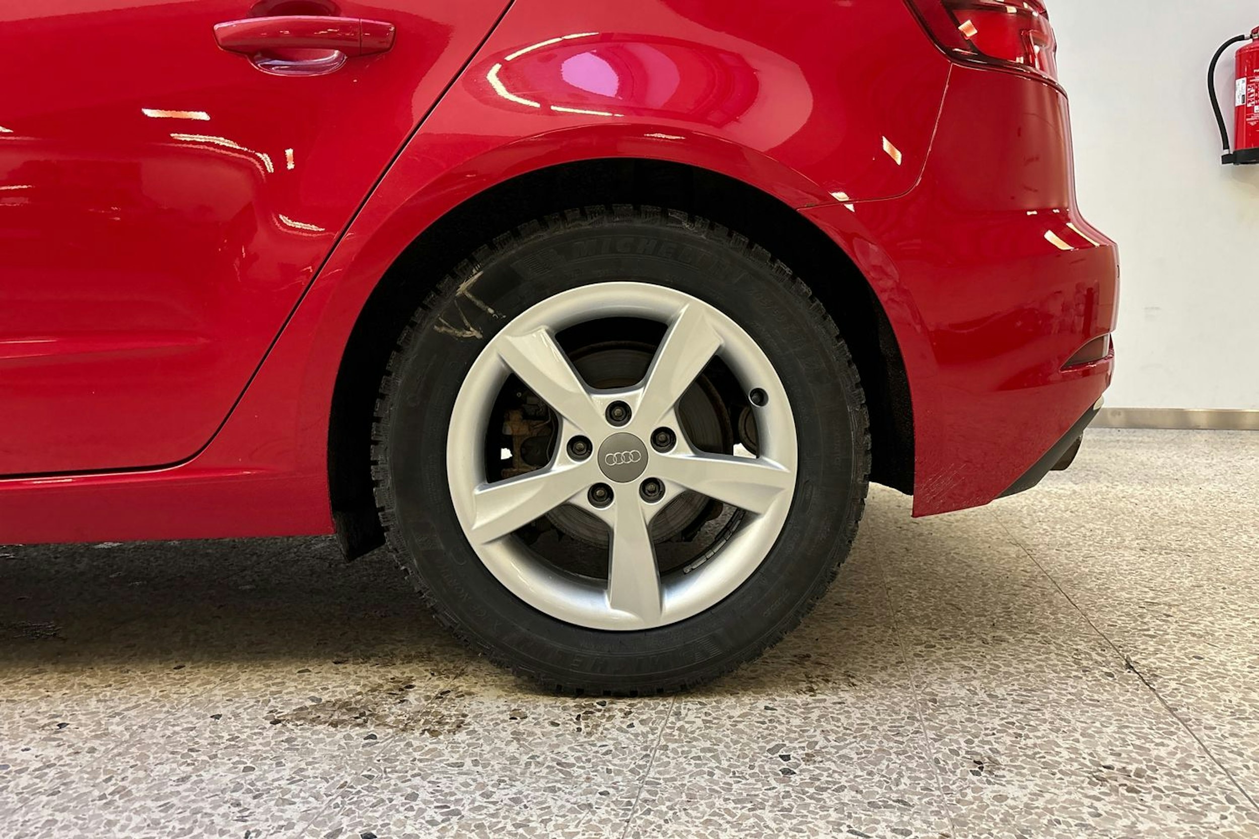 punainen Audi A3 2017 kuva 13.