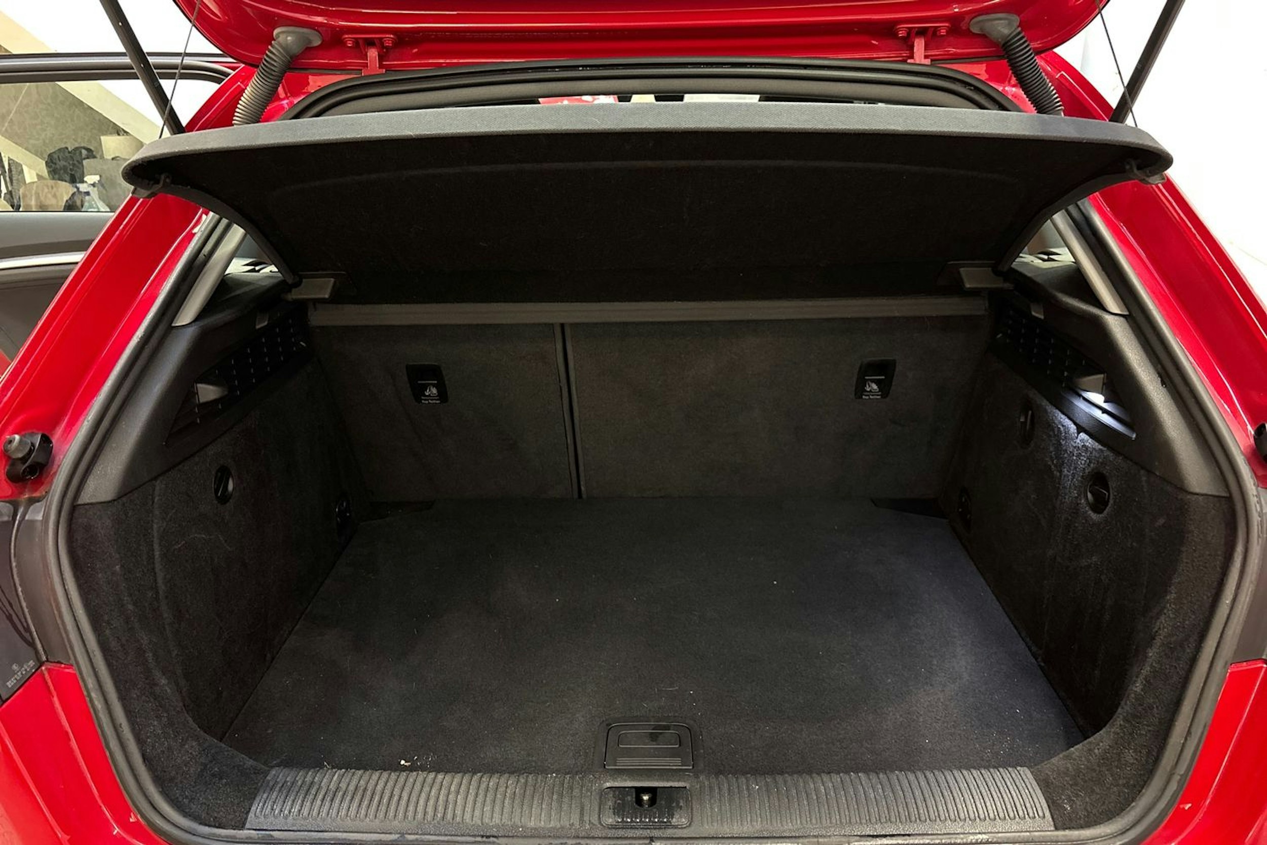 punainen Audi A3 2017 kuva 15.