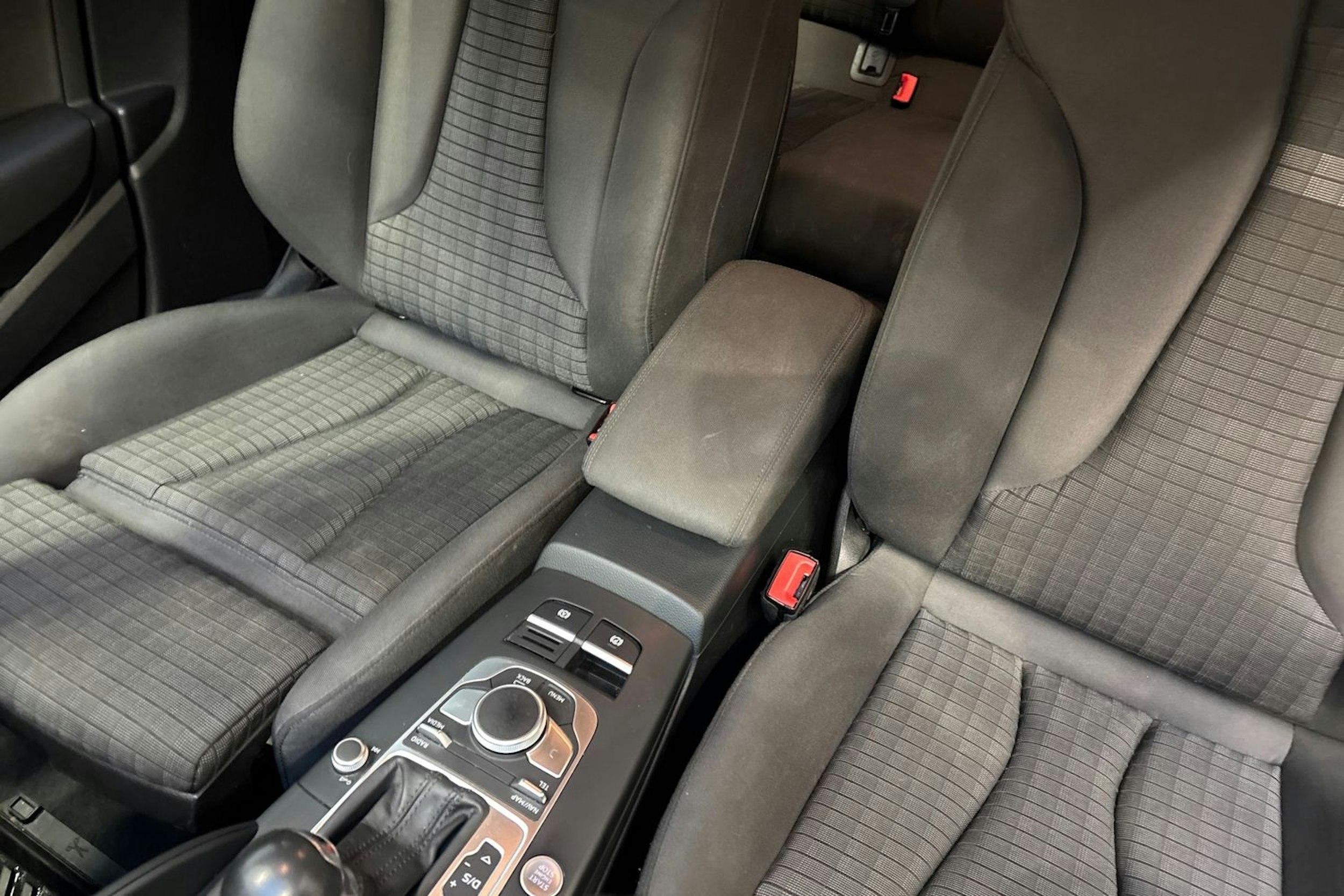 punainen Audi A3 2017 kuva 24.