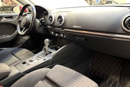 punainen Audi A3 2017 kuva 25.