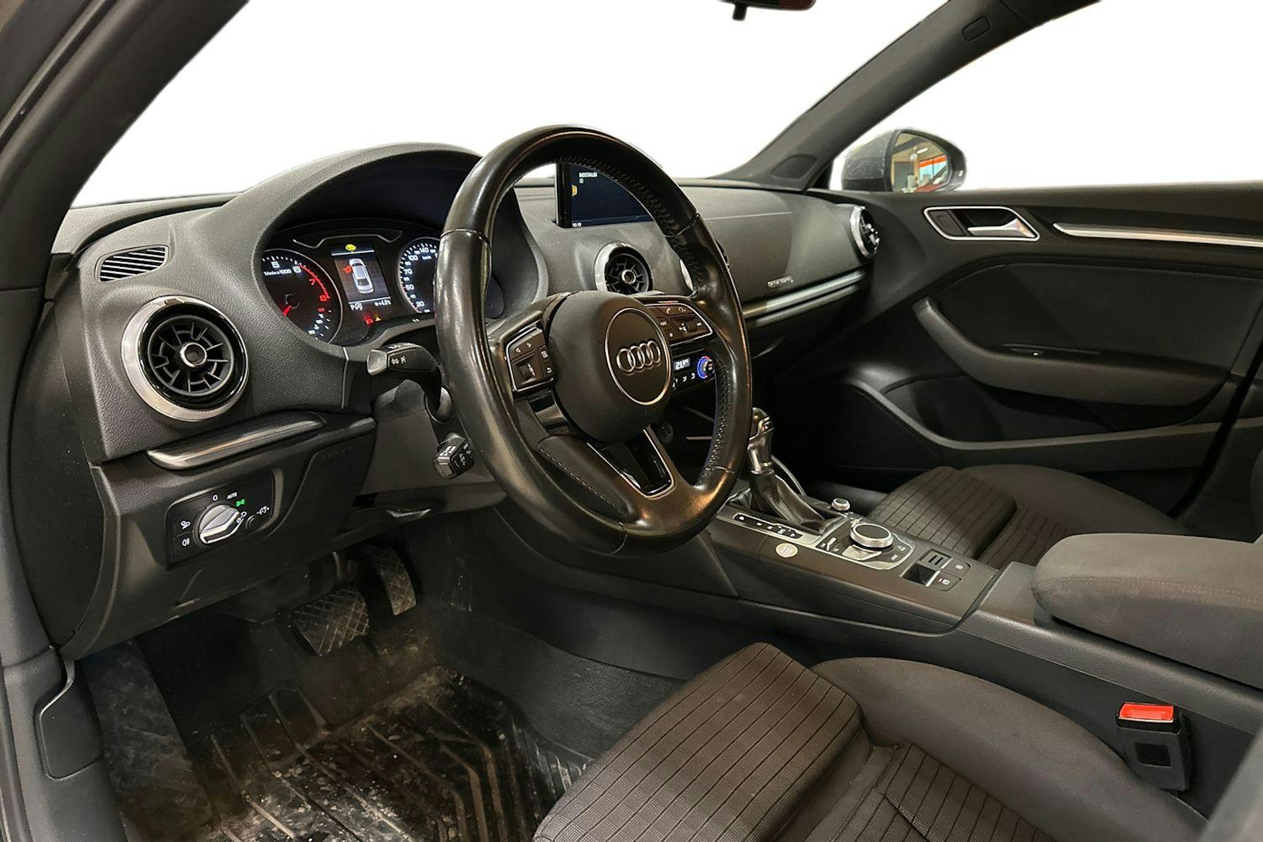 harmaa Audi A3 2017 kuva 3.