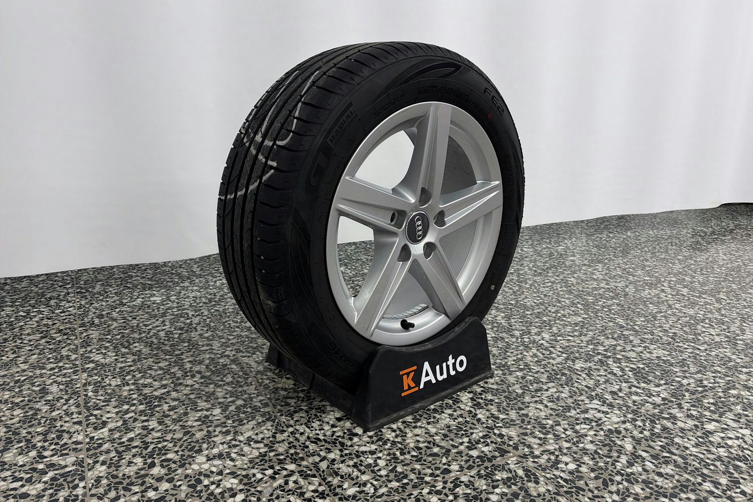 punainen Audi A3 2017 kuva 13.