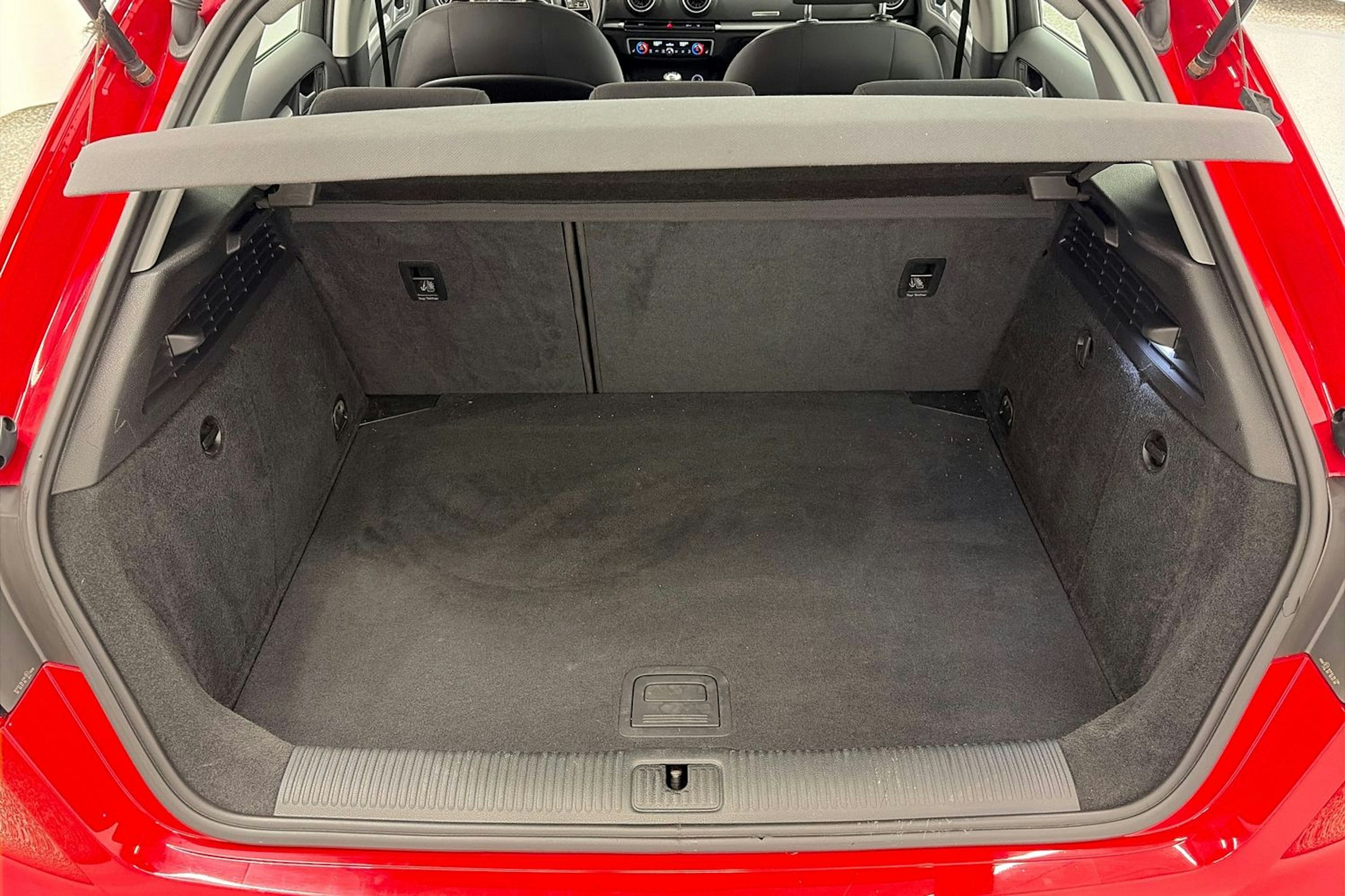 punainen Audi A3 2017 kuva 14.