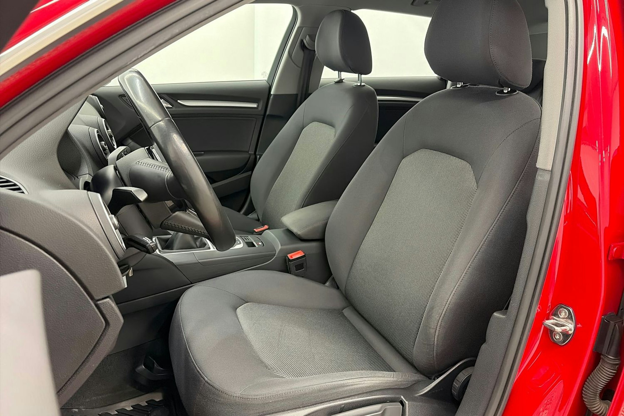 punainen Audi A3 2017 kuva 15.