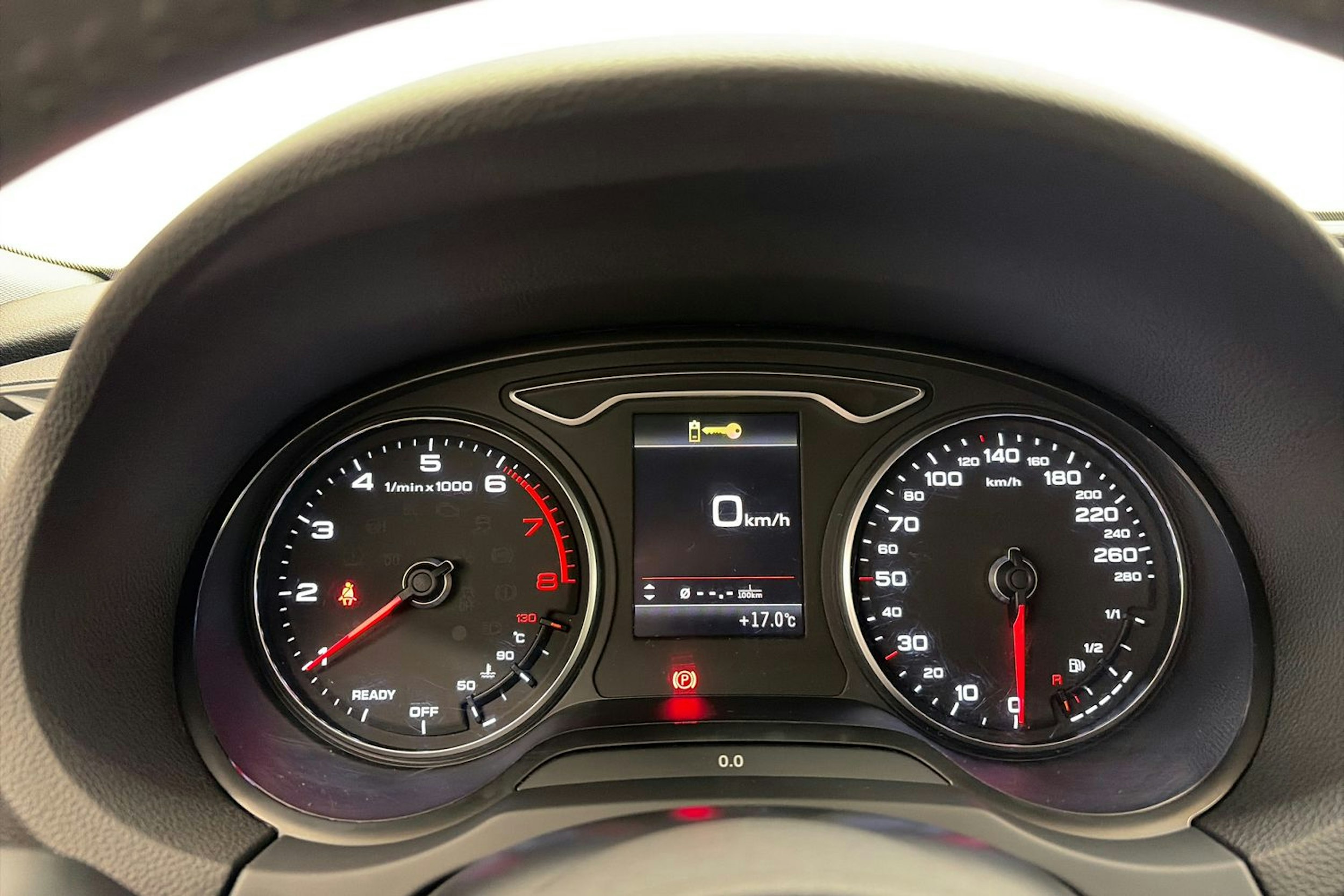 punainen Audi A3 2017 kuva 16.