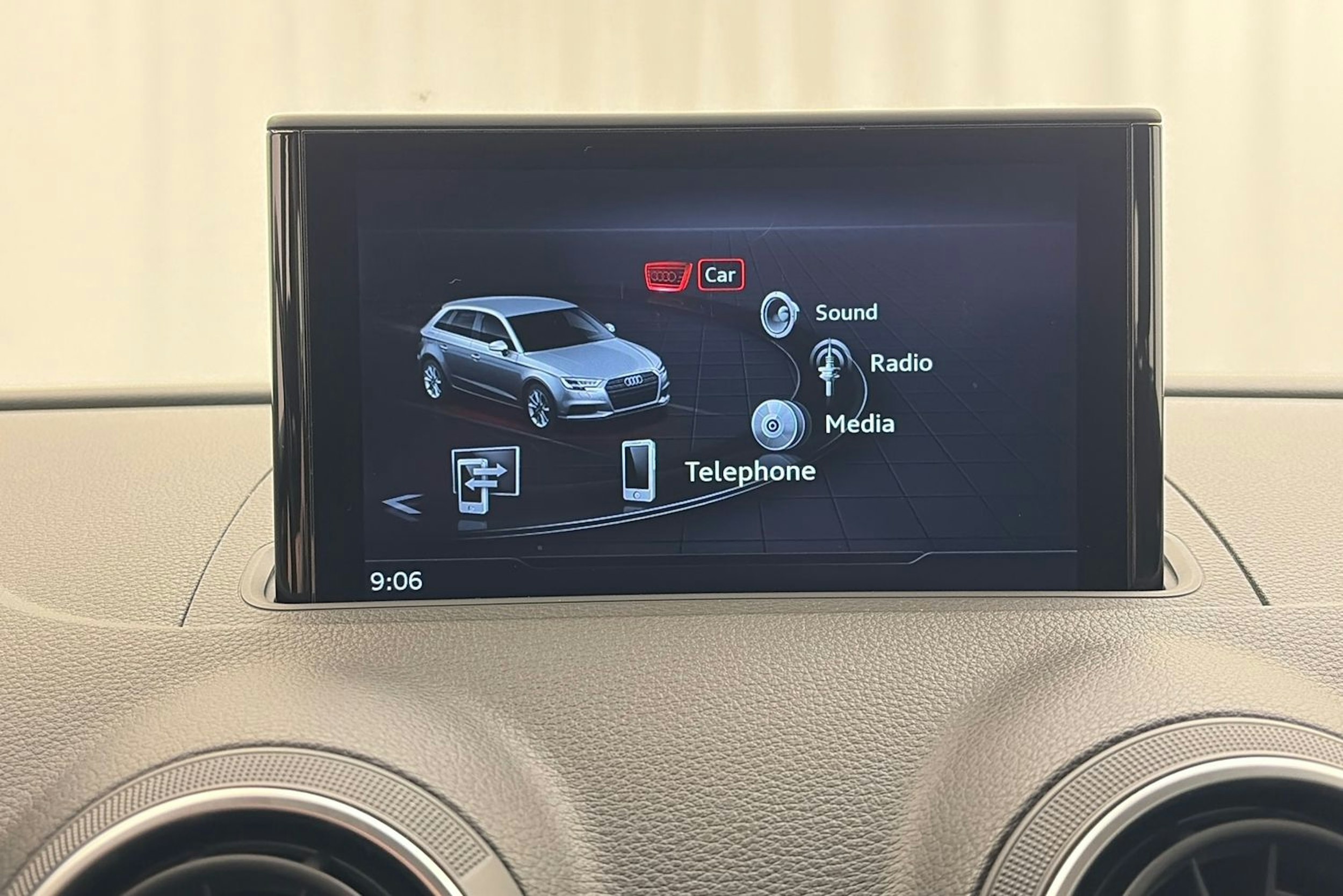 punainen Audi A3 2017 kuva 20.