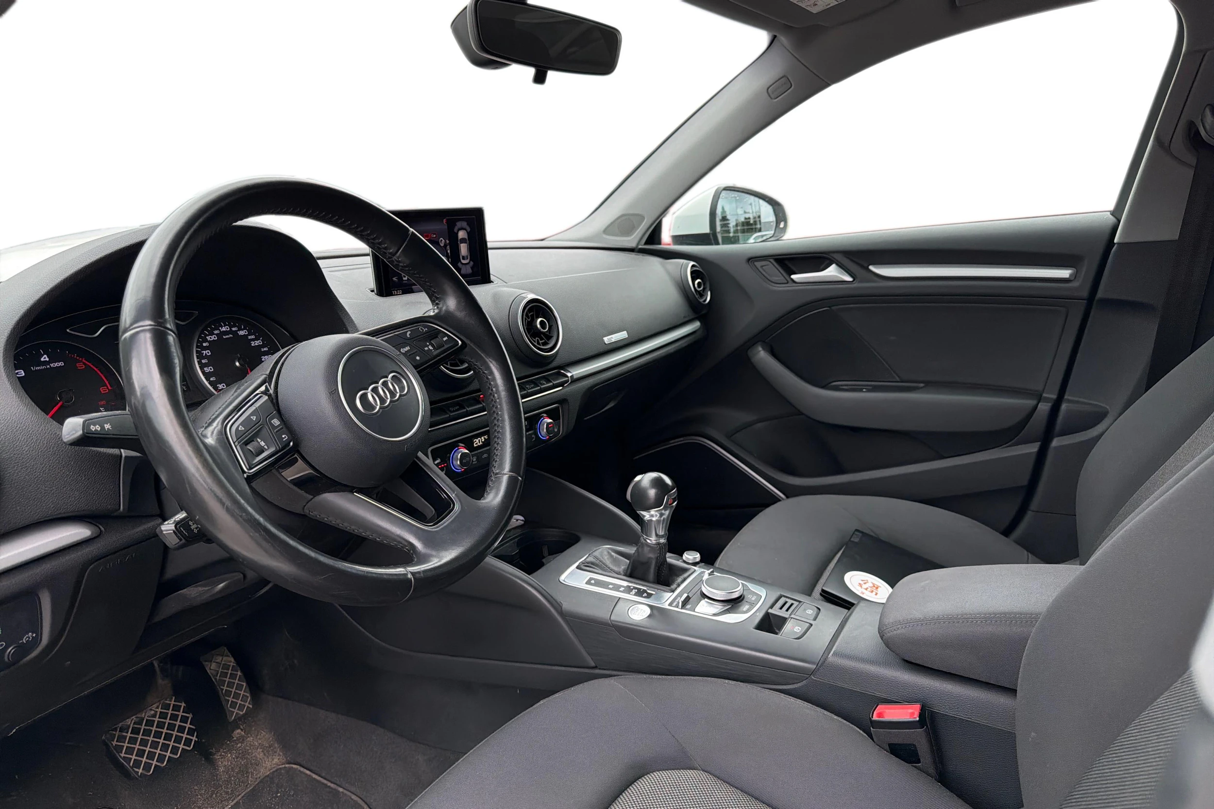 valkoinen Audi A3 2017 kuva 3.