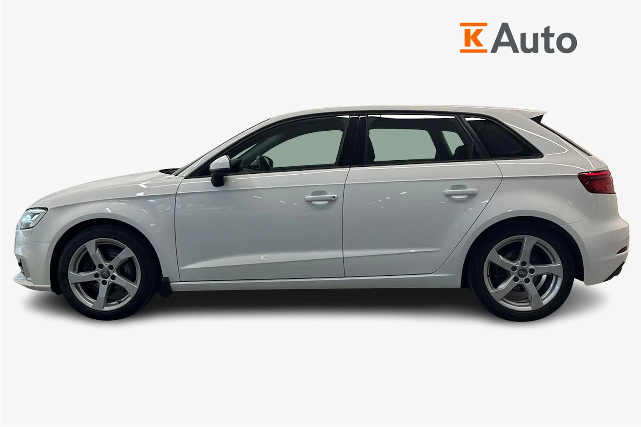 Valkoinen Audi A3 2017 kuva 7.