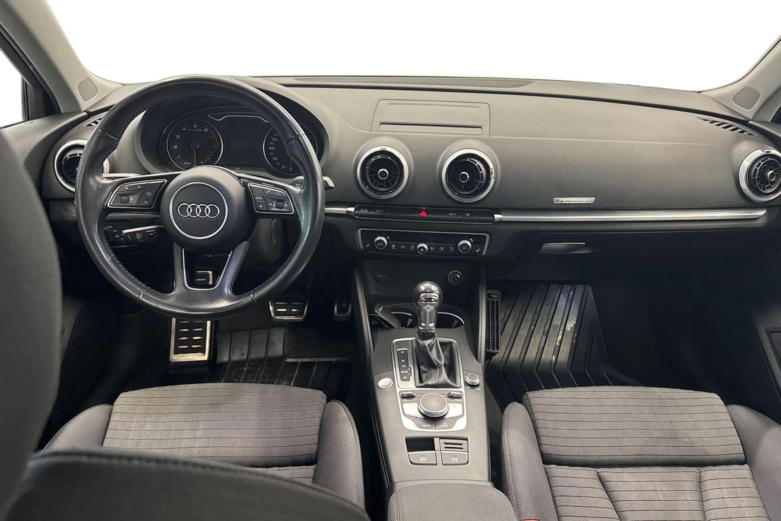 Valkoinen Audi A3 2017 kuva 9.
