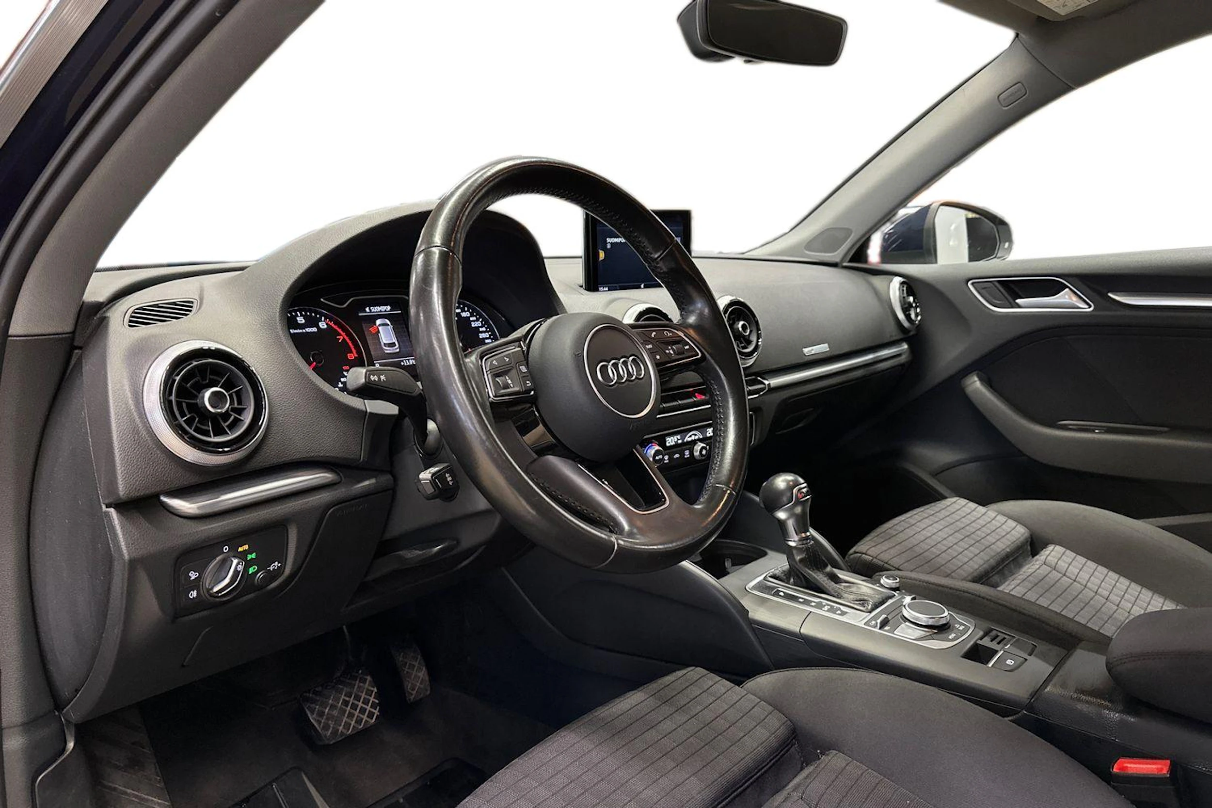 harmaa Audi A3 2017 kuva 6.