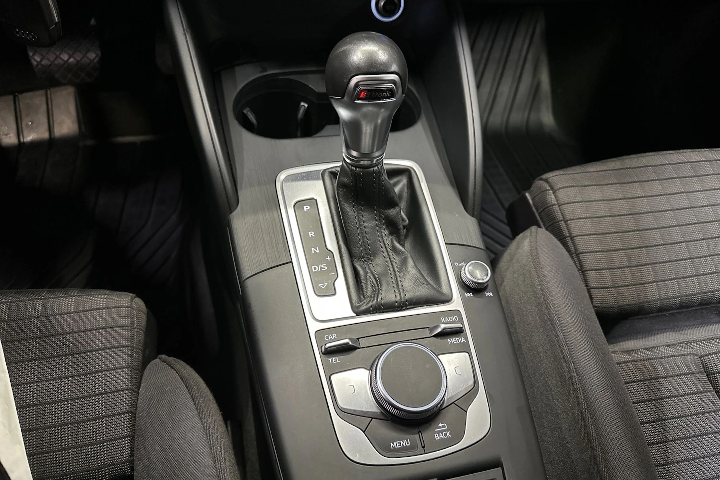 harmaa Audi A3 2017 kuva 15.
