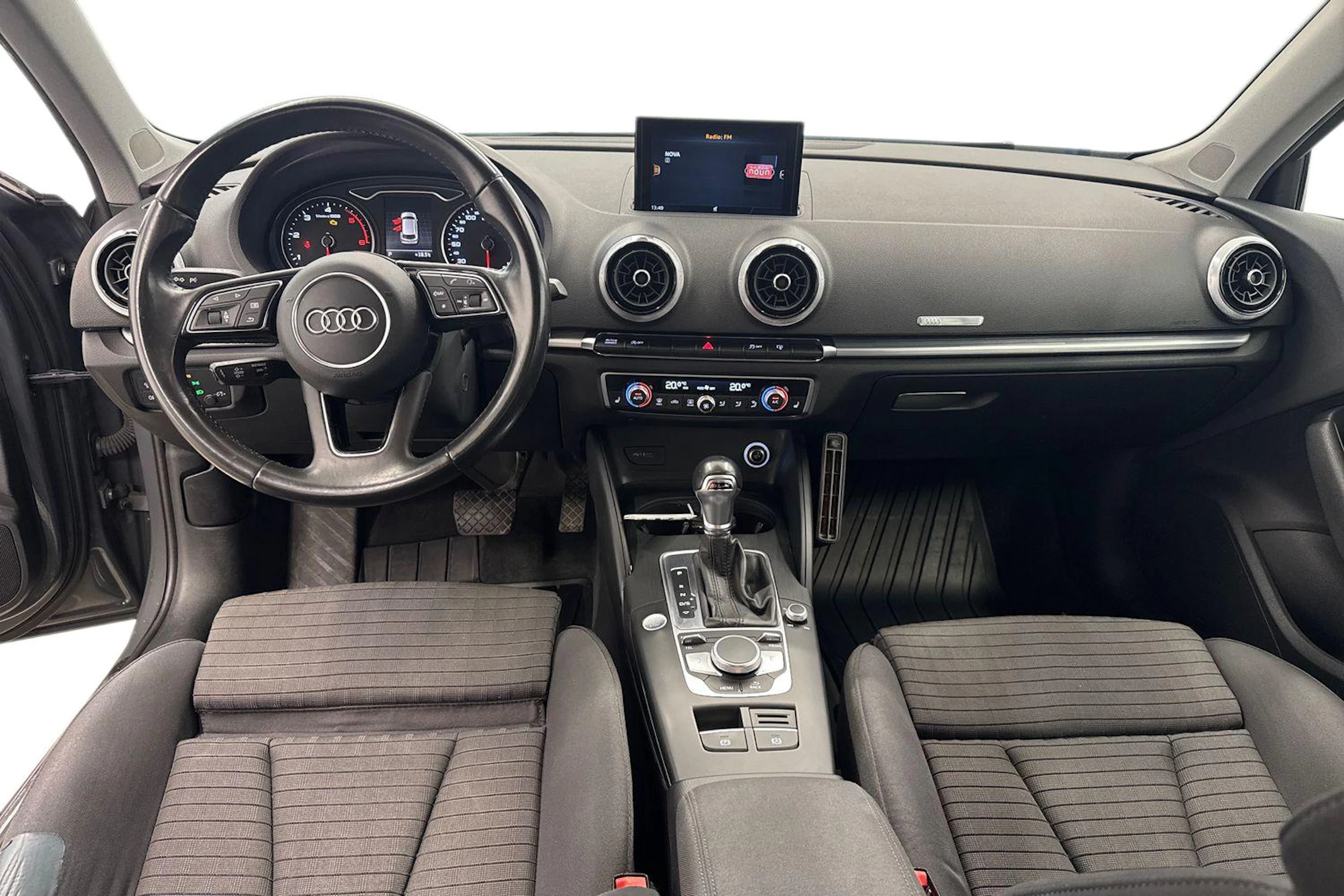 harmaa Audi A3 2017 kuva 9.