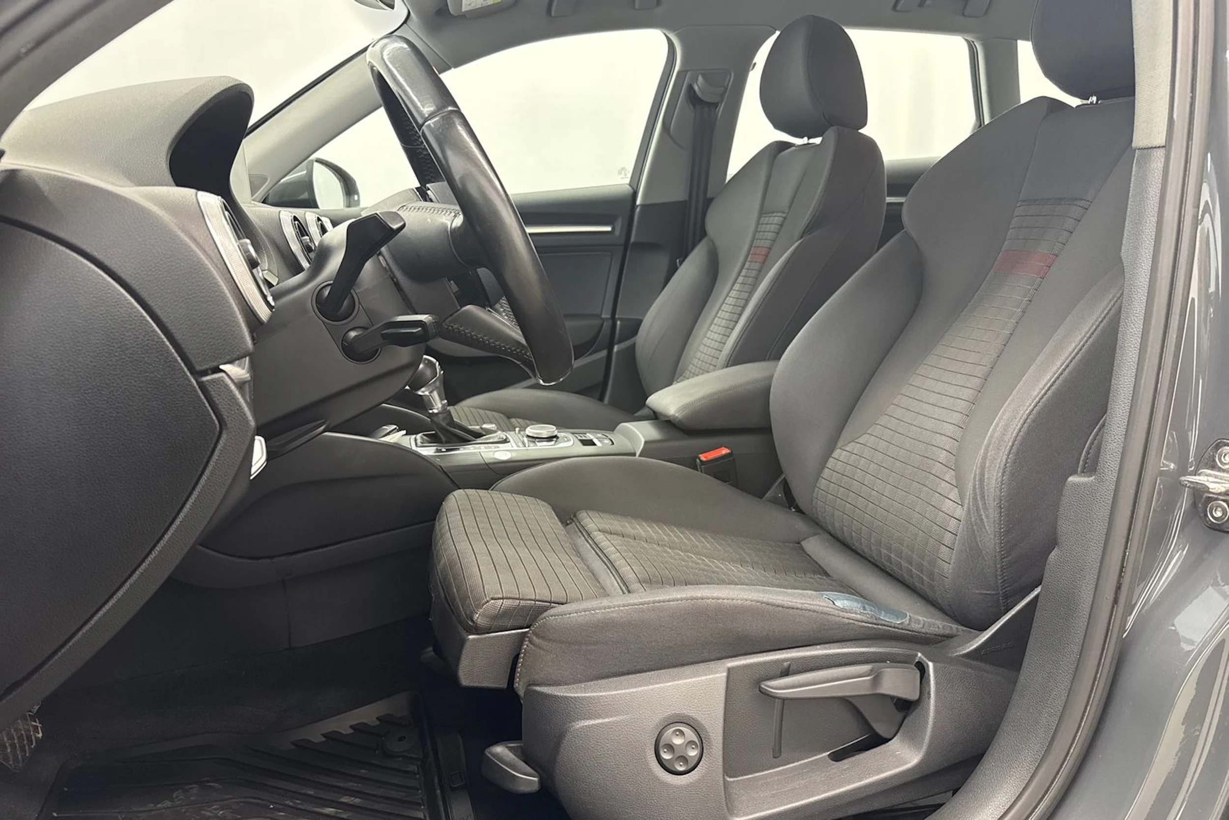 harmaa Audi A3 2017 kuva 19.