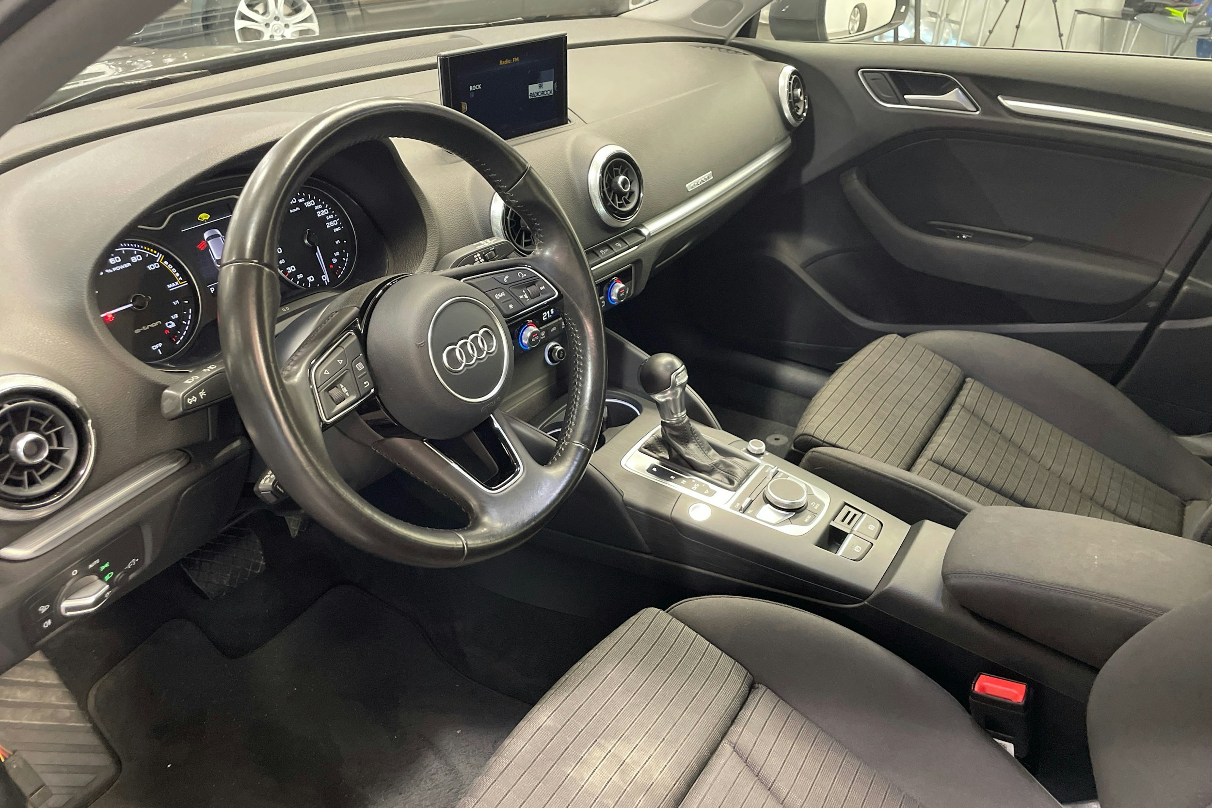 harmaa Audi A3 2017 kuva 6.