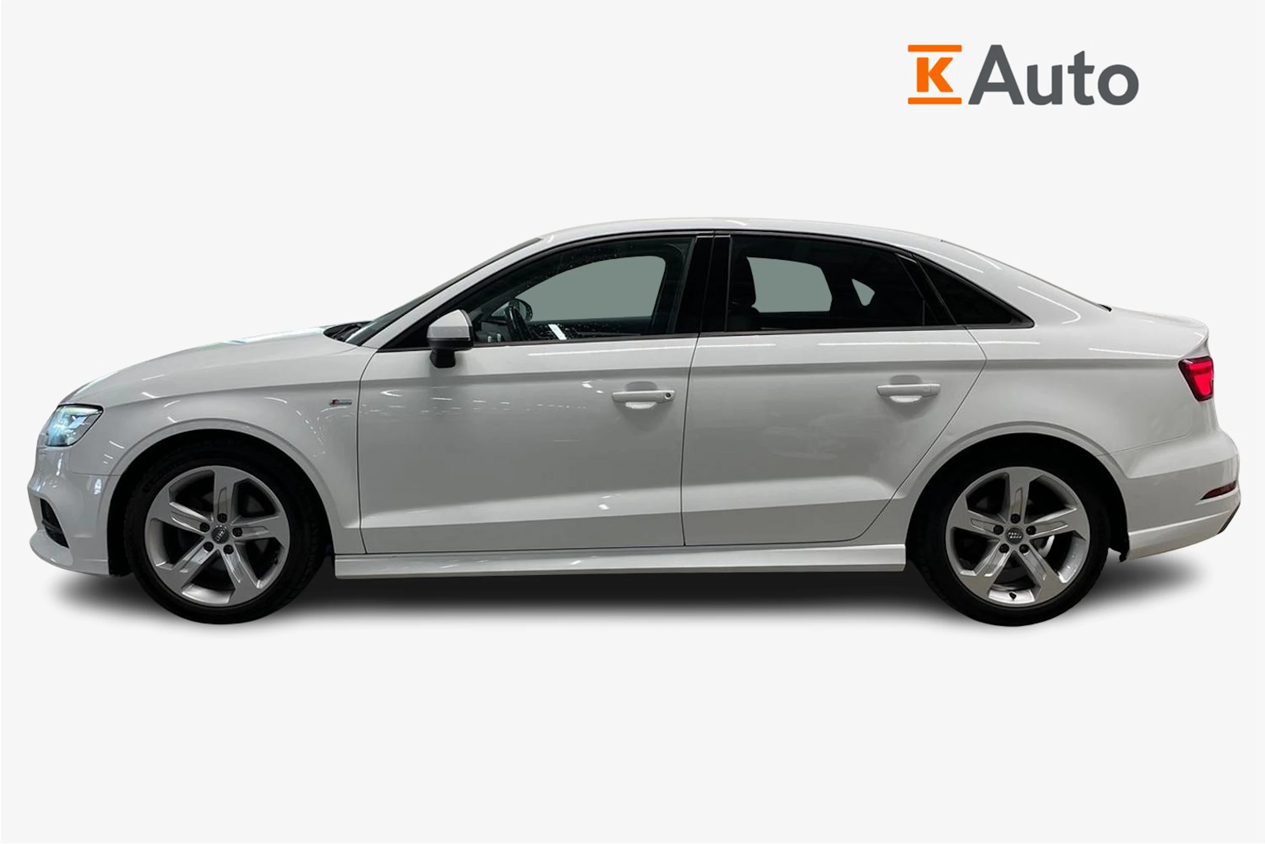 valkoinen Audi A3 2017 kuva 7.