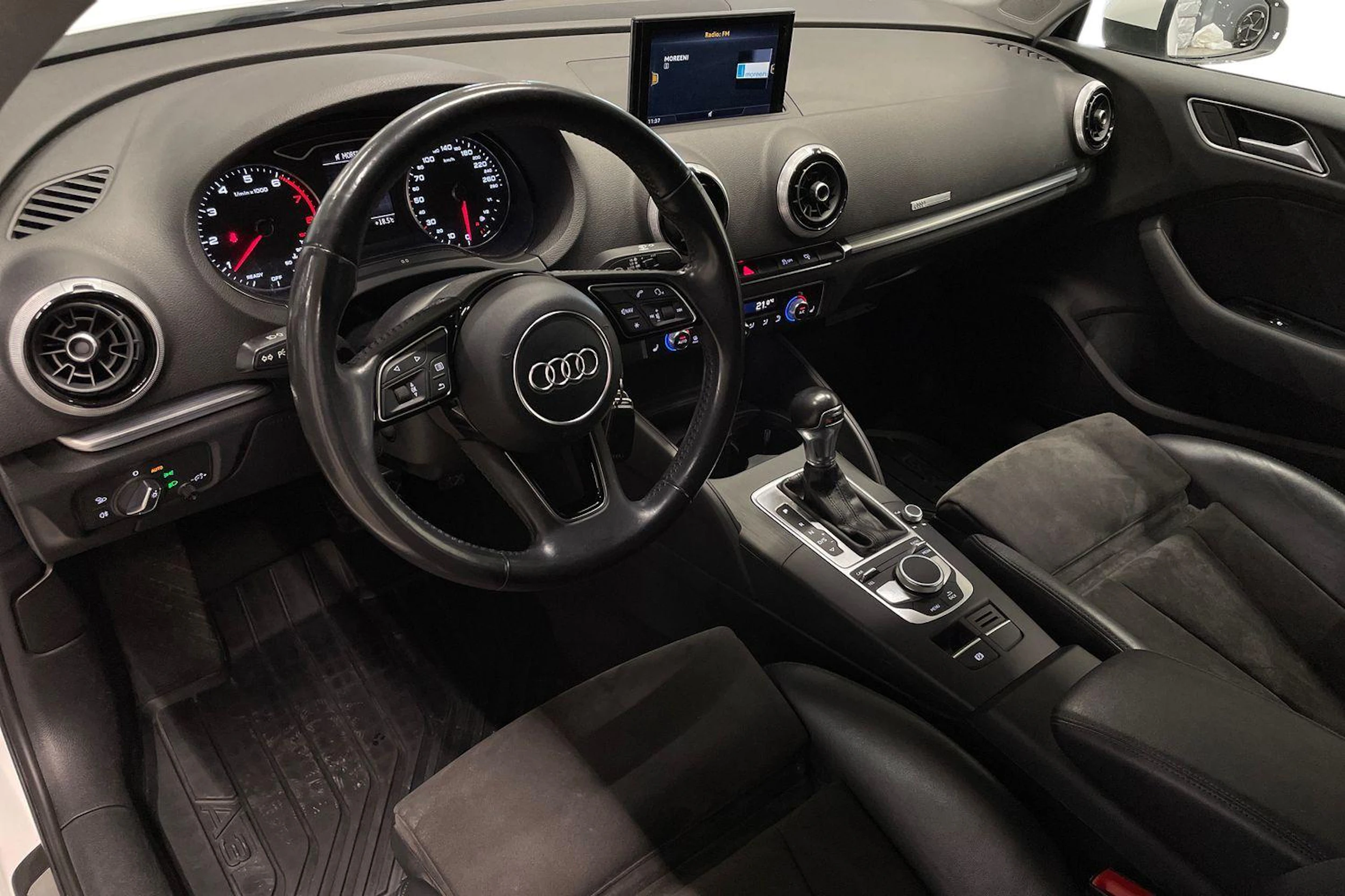 valkoinen Audi A3 2017 kuva 8.