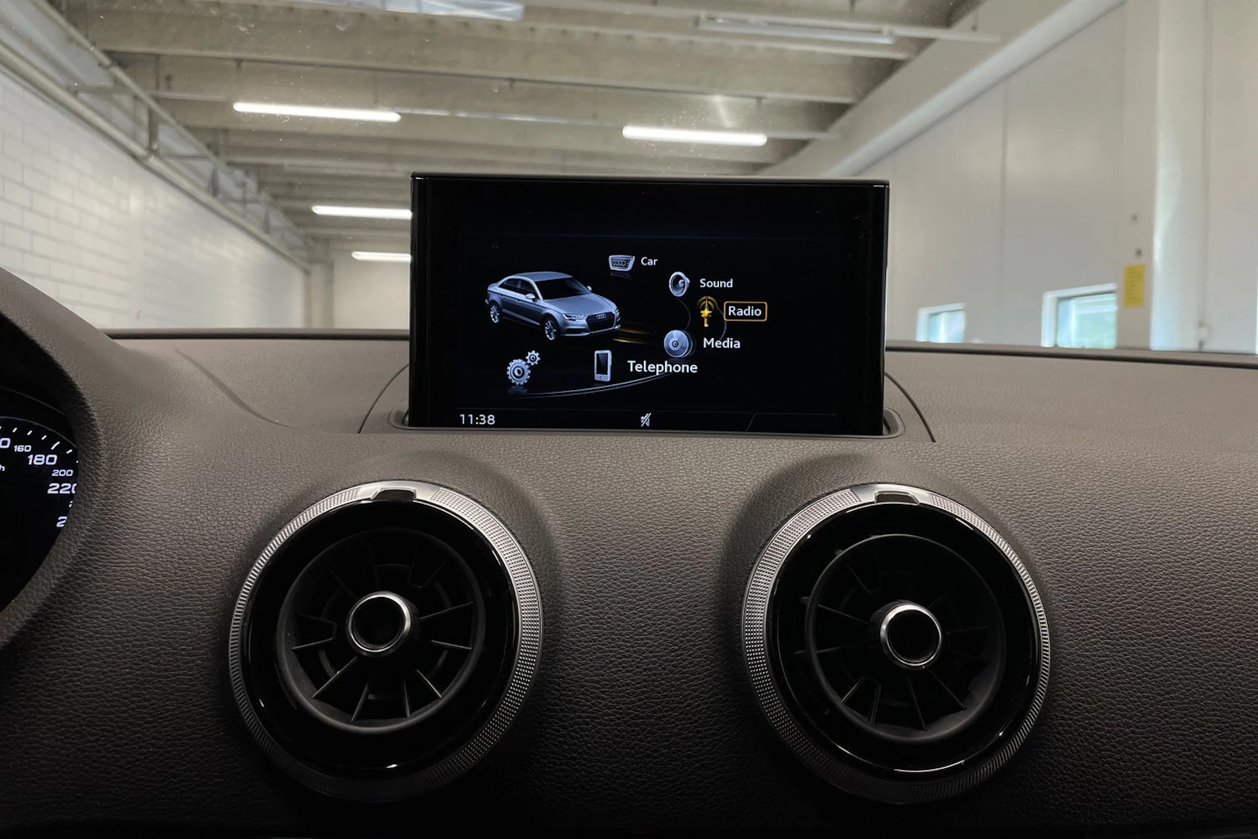 valkoinen Audi A3 2017 kuva 18.